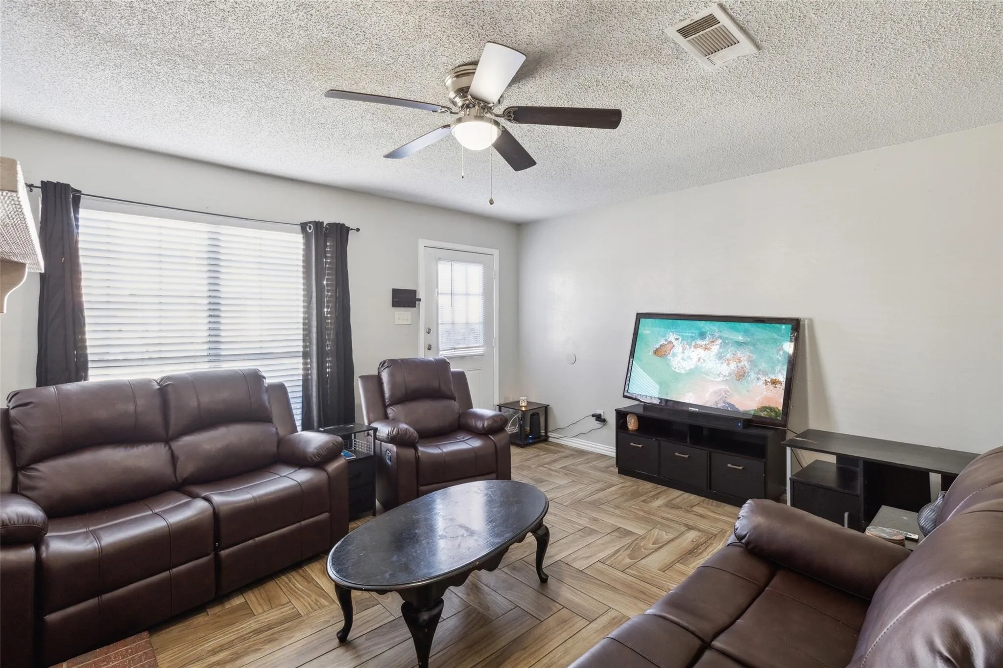 Condominium For Sale in Dallas County , 10500 Lake June Road J09, Dallas, Texas 75217, 2 Bedroom, 3 Bathroom, Garage spaces, 1,171 Sqft, built in 1984, mls#21354064, Real Estate Agent in Dallas, Homes For Sale in Dallas county, Homes For Sale in Dallas, Realtor in Dallas Texas, Real Estate Brokerage Independent Realty Texas, Luminita Cordes Realtor