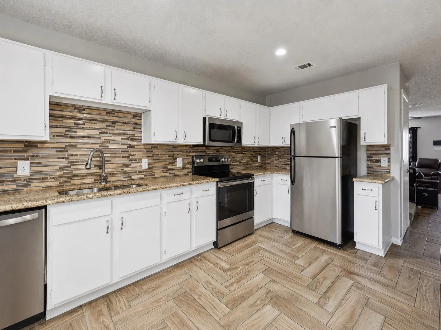 Condominium For Sale in Dallas County , 10500 Lake June Road J09, Dallas, Texas 75217, 2 Bedroom, 3 Bathroom, Garage spaces, 1,171 Sqft, built in 1984, mls#21354064, Real Estate Agent in Dallas, Homes For Sale in Dallas county, Homes For Sale in Dallas, Realtor in Dallas Texas, Real Estate Brokerage Independent Realty Texas, Luminita Cordes Realtor