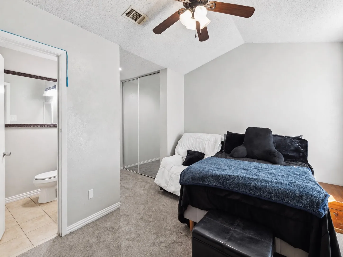 Condominium For Sale in Dallas County , 10500 Lake June Road J09, Dallas, Texas 75217, 2 Bedroom, 3 Bathroom, Garage spaces, 1,171 Sqft, built in 1984, mls#21354064, Real Estate Agent in Dallas, Homes For Sale in Dallas county, Homes For Sale in Dallas, Realtor in Dallas Texas, Real Estate Brokerage Independent Realty Texas, Luminita Cordes Realtor