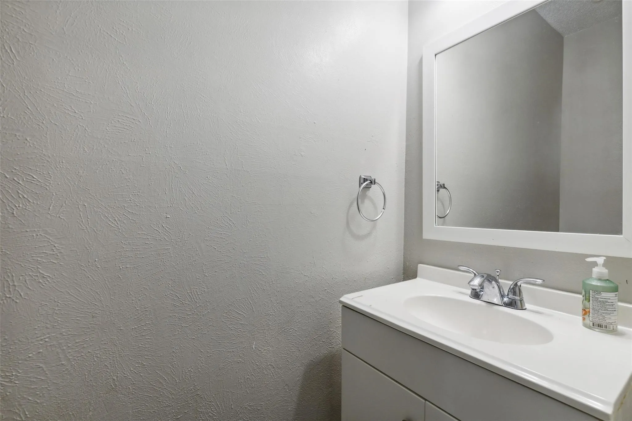 Condominium For Sale in Dallas County , 10500 Lake June Road J09, Dallas, Texas 75217, 2 Bedroom, 3 Bathroom, Garage spaces, 1,171 Sqft, built in 1984, mls#21354064, Real Estate Agent in Dallas, Homes For Sale in Dallas county, Homes For Sale in Dallas, Realtor in Dallas Texas, Real Estate Brokerage Independent Realty Texas, Luminita Cordes Realtor