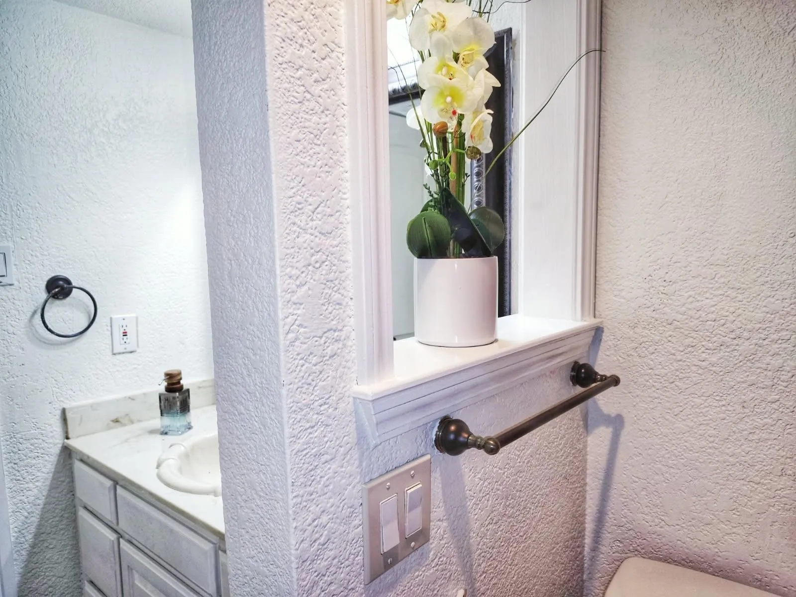 Condominium For Sale in Dallas County , 4623 Country Creek Drive 1049, Dallas, Texas 75236, 2 Bedroom, 2 Bathroom, Garage spaces, 1,046 Sqft, built in 1974, mls#21354136, Real Estate Agent in Dallas, Homes For Sale in Dallas county, Homes For Sale in Dallas, Realtor in Dallas Texas, Real Estate Brokerage Independent Realty Texas, Luminita Cordes Realtor