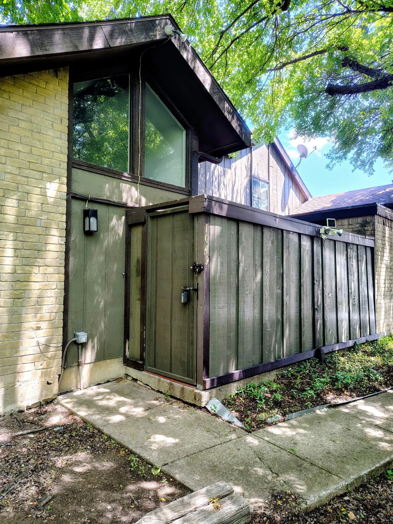 Condominium For Sale in Dallas County , 4623 Country Creek Drive 1049, Dallas, Texas 75236, 2 Bedroom, 2 Bathroom, Garage spaces, 1,046 Sqft, built in 1974, mls#21354136, Real Estate Agent in Dallas, Homes For Sale in Dallas county, Homes For Sale in Dallas, Realtor in Dallas Texas, Real Estate Brokerage Independent Realty Texas, Luminita Cordes Realtor