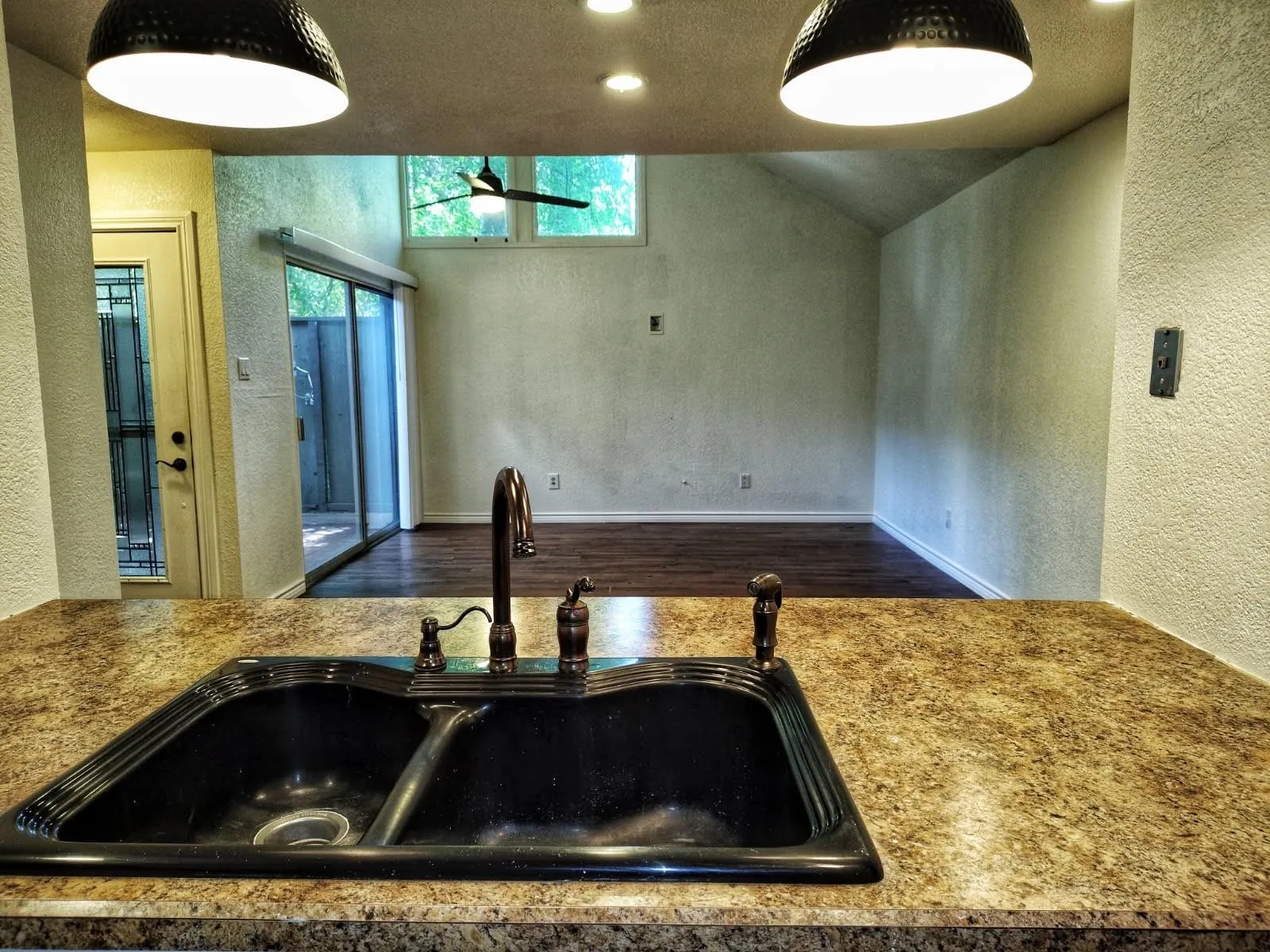Condominium For Sale in Dallas County , 4623 Country Creek Drive 1049, Dallas, Texas 75236, 2 Bedroom, 2 Bathroom, Garage spaces, 1,046 Sqft, built in 1974, mls#21354136, Real Estate Agent in Dallas, Homes For Sale in Dallas county, Homes For Sale in Dallas, Realtor in Dallas Texas, Real Estate Brokerage Independent Realty Texas, Luminita Cordes Realtor