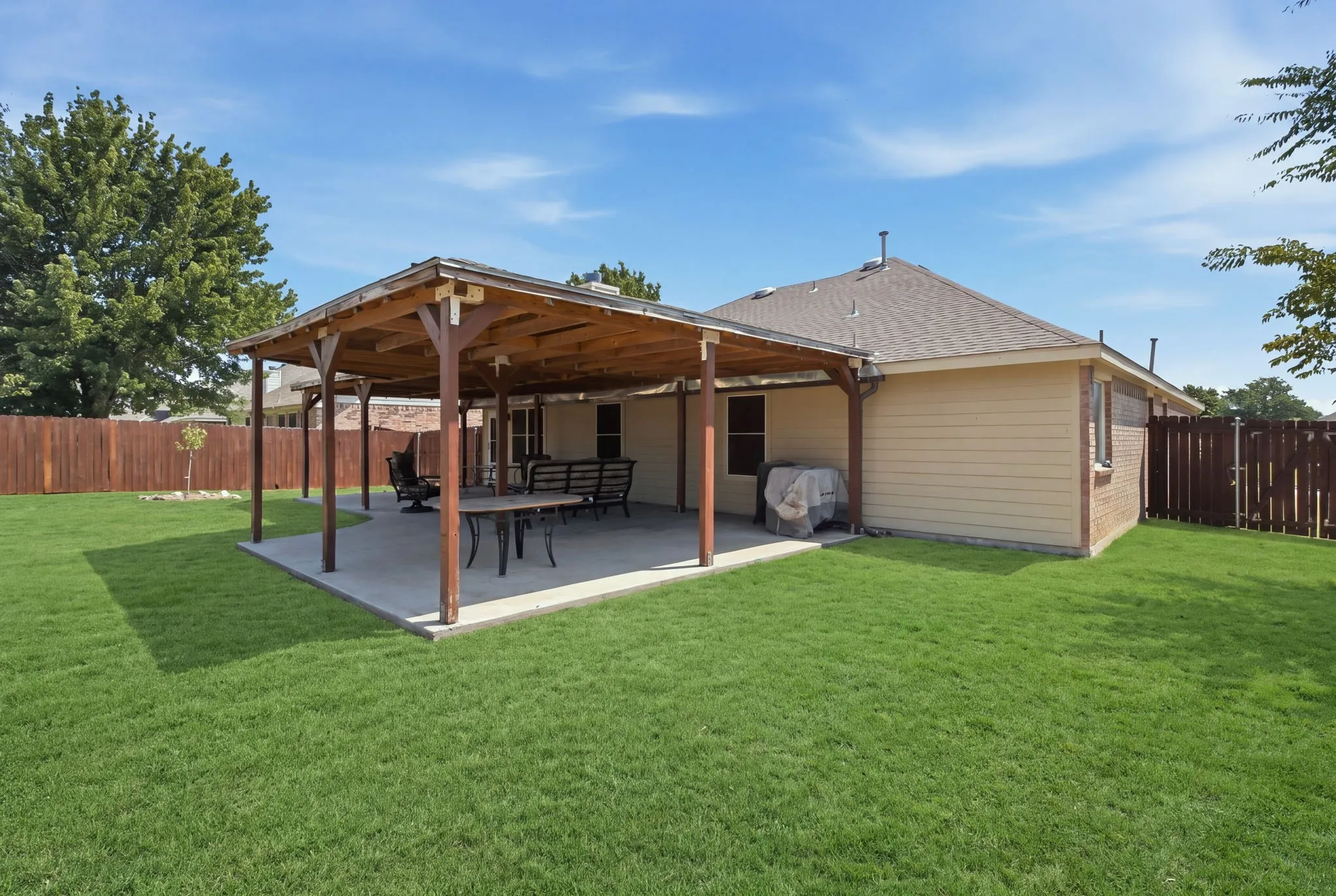 Single Family Residence For Sale in Tarrant County , 13533 Quail View Drive, Fort Worth, Texas 76052, 3 Bedroom, 2 Bathroom, 2 Garage spaces, 1,859 Sqft, built in 2004, mls#21324573, Real Estate Agent in Fort Worth, Homes For Sale in Tarrant county, Homes For Sale in Fort Worth, Realtor in Fort Worth Texas, Real Estate Brokerage Independent Realty Texas, Luminita Cordes Realtor