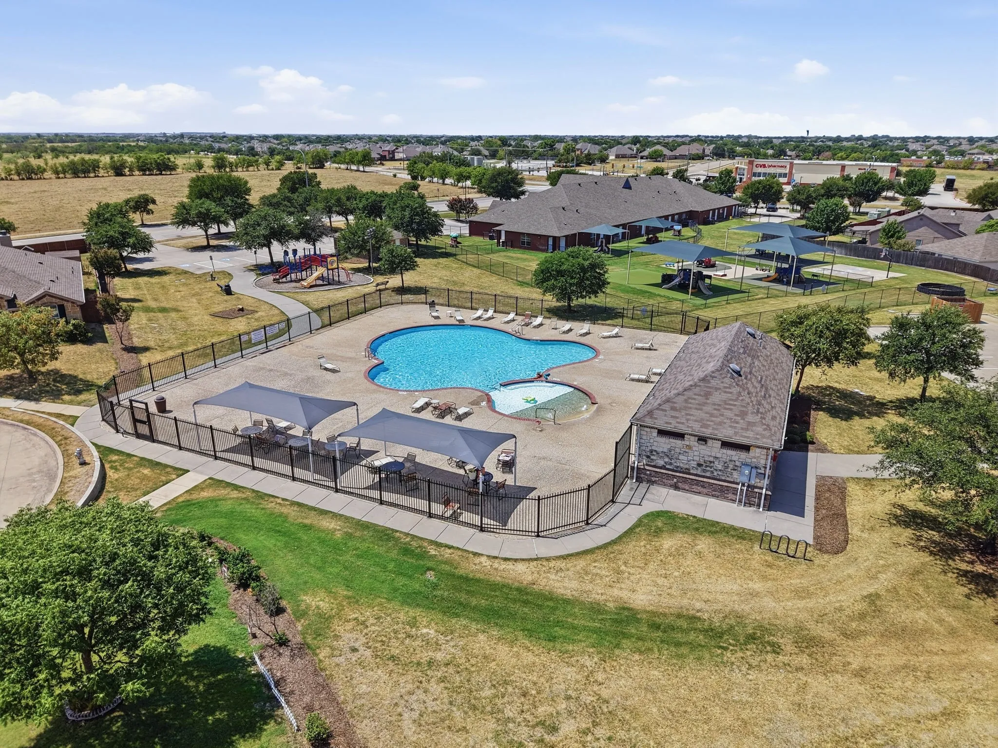 Single Family Residence For Sale in Tarrant County , 13533 Quail View Drive, Fort Worth, Texas 76052, 3 Bedroom, 2 Bathroom, 2 Garage spaces, 1,859 Sqft, built in 2004, mls#21324573, Real Estate Agent in Fort Worth, Homes For Sale in Tarrant county, Homes For Sale in Fort Worth, Realtor in Fort Worth Texas, Real Estate Brokerage Independent Realty Texas, Luminita Cordes Realtor
