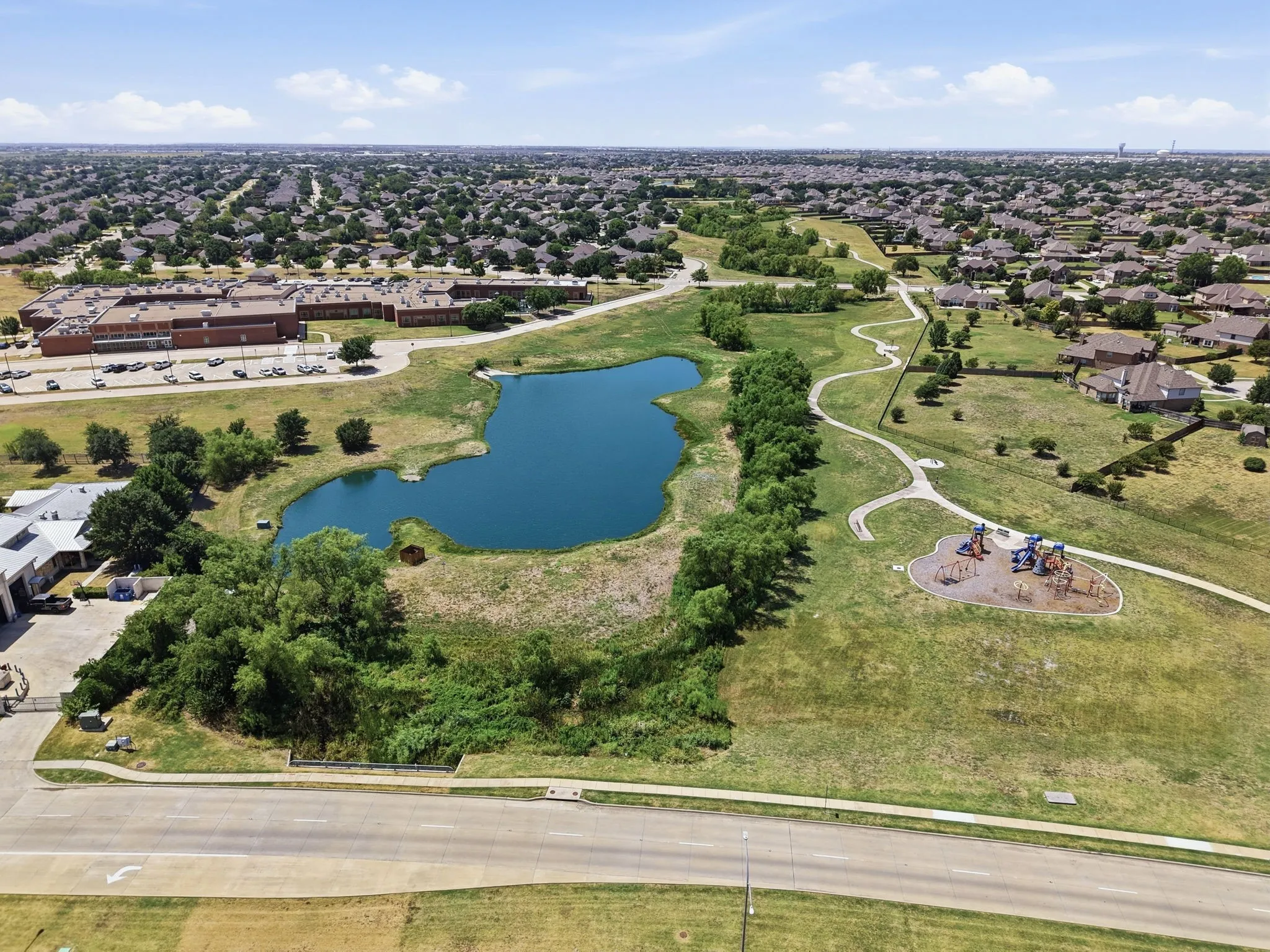 Single Family Residence For Sale in Tarrant County , 13533 Quail View Drive, Fort Worth, Texas 76052, 3 Bedroom, 2 Bathroom, 2 Garage spaces, 1,859 Sqft, built in 2004, mls#21324573, Real Estate Agent in Fort Worth, Homes For Sale in Tarrant county, Homes For Sale in Fort Worth, Realtor in Fort Worth Texas, Real Estate Brokerage Independent Realty Texas, Luminita Cordes Realtor