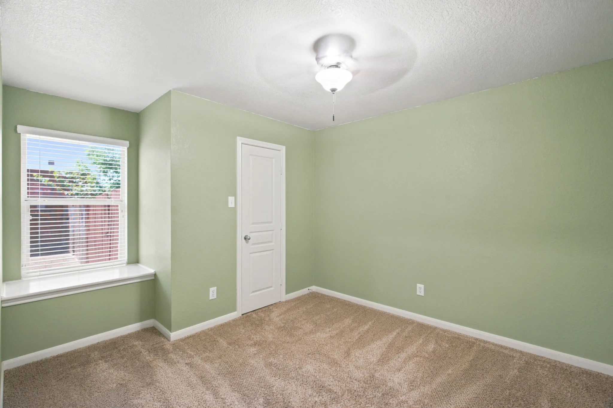 Single Family Residence For Sale in Tarrant County , 13533 Quail View Drive, Fort Worth, Texas 76052, 3 Bedroom, 2 Bathroom, 2 Garage spaces, 1,859 Sqft, built in 2004, mls#21324573, Real Estate Agent in Fort Worth, Homes For Sale in Tarrant county, Homes For Sale in Fort Worth, Realtor in Fort Worth Texas, Real Estate Brokerage Independent Realty Texas, Luminita Cordes Realtor