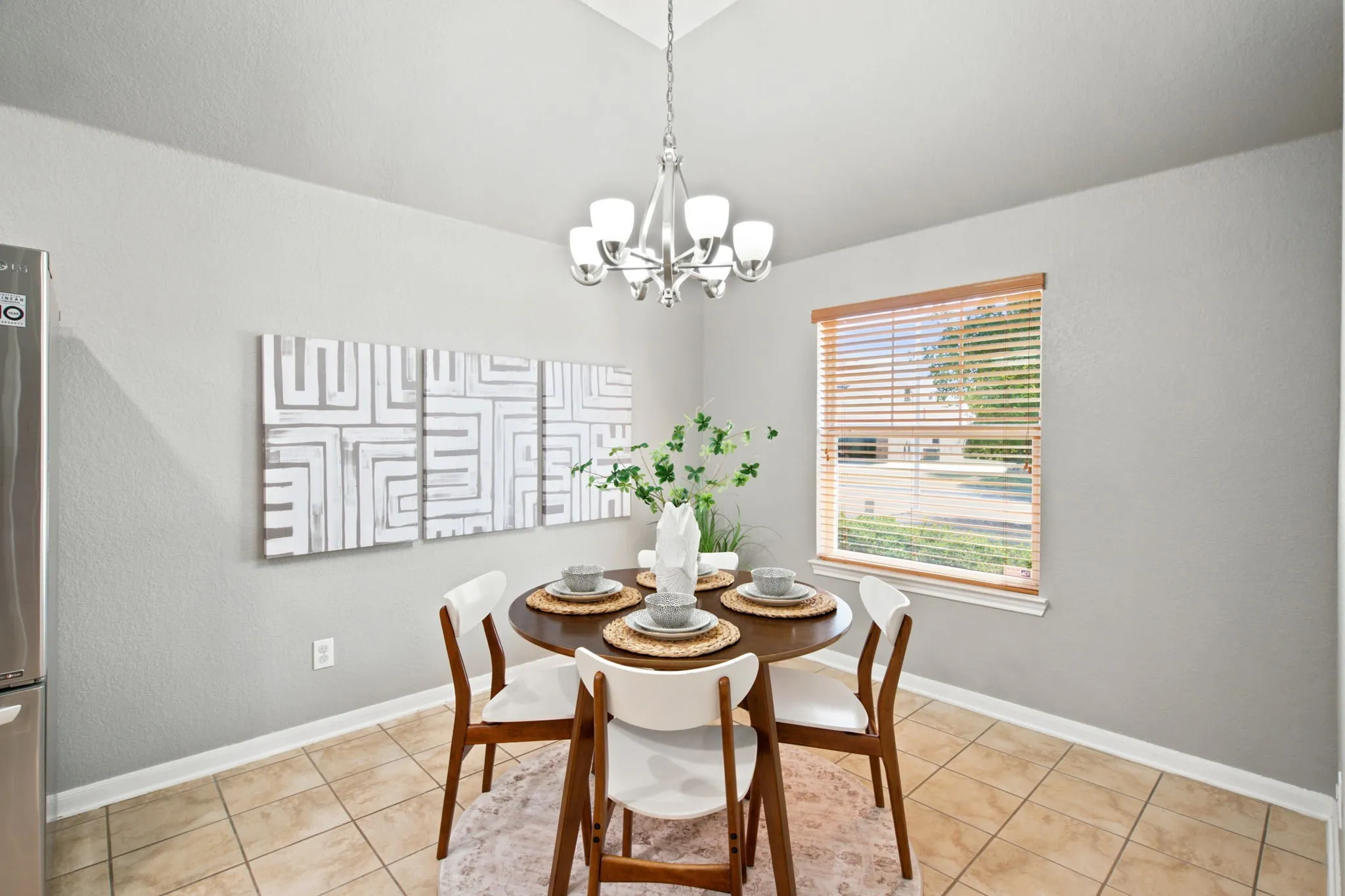 Single Family Residence For Sale in Tarrant County , 13533 Quail View Drive, Fort Worth, Texas 76052, 3 Bedroom, 2 Bathroom, 2 Garage spaces, 1,859 Sqft, built in 2004, mls#21324573, Real Estate Agent in Fort Worth, Homes For Sale in Tarrant county, Homes For Sale in Fort Worth, Realtor in Fort Worth Texas, Real Estate Brokerage Independent Realty Texas, Luminita Cordes Realtor