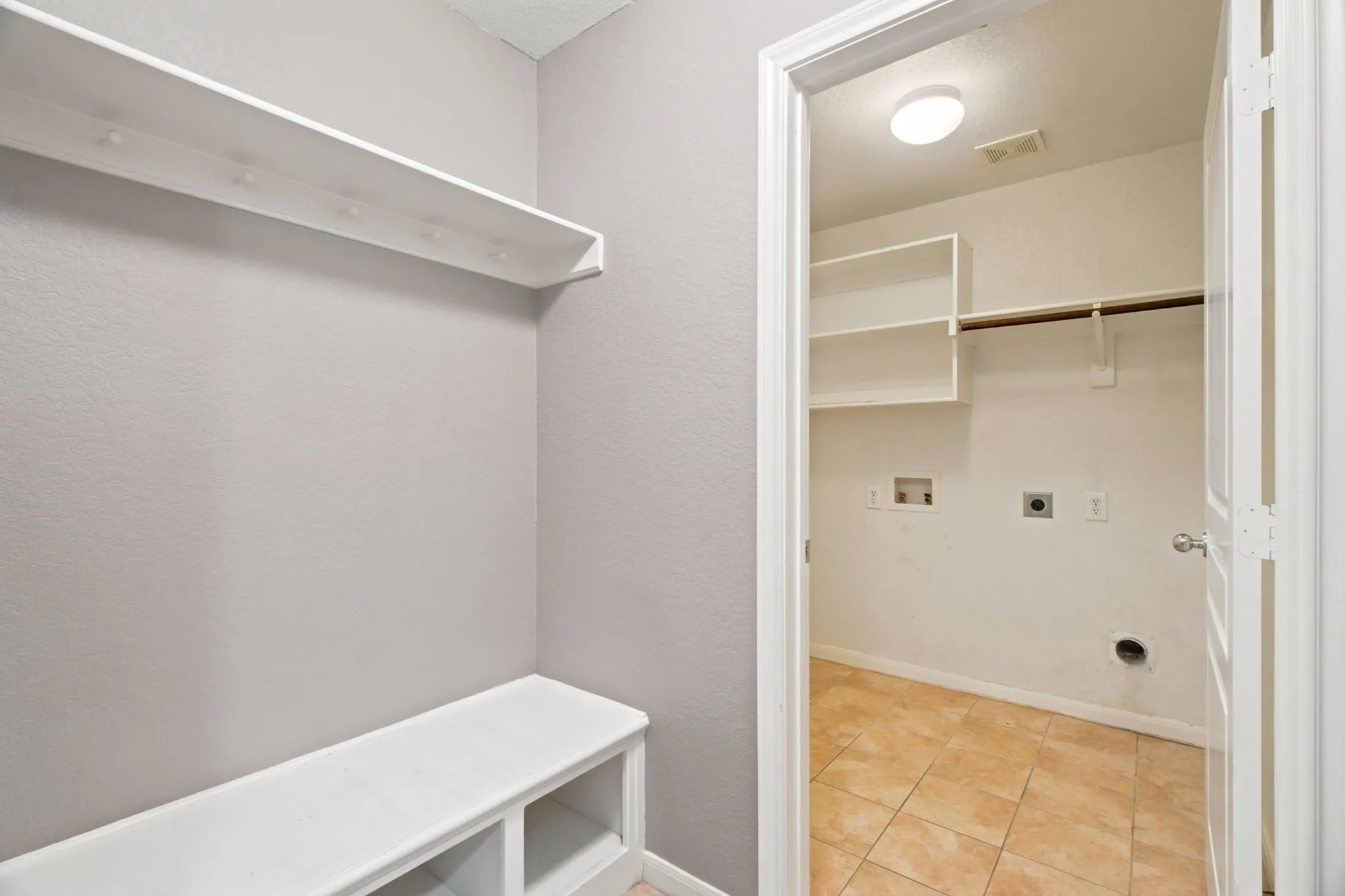 Single Family Residence For Sale in Tarrant County , 13533 Quail View Drive, Fort Worth, Texas 76052, 3 Bedroom, 2 Bathroom, 2 Garage spaces, 1,859 Sqft, built in 2004, mls#21324573, Real Estate Agent in Fort Worth, Homes For Sale in Tarrant county, Homes For Sale in Fort Worth, Realtor in Fort Worth Texas, Real Estate Brokerage Independent Realty Texas, Luminita Cordes Realtor