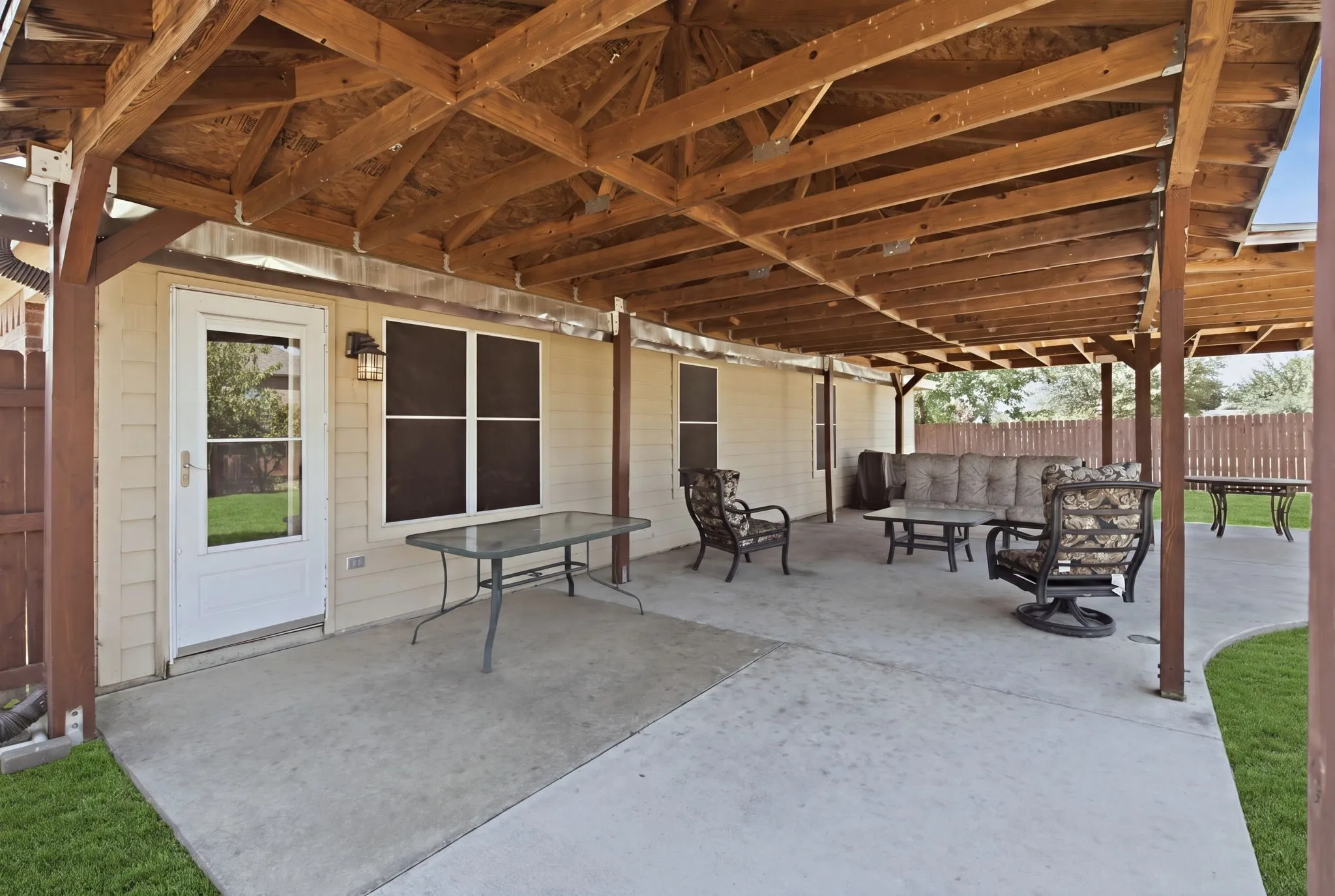 Single Family Residence For Sale in Tarrant County , 13533 Quail View Drive, Fort Worth, Texas 76052, 3 Bedroom, 2 Bathroom, 2 Garage spaces, 1,859 Sqft, built in 2004, mls#21324573, Real Estate Agent in Fort Worth, Homes For Sale in Tarrant county, Homes For Sale in Fort Worth, Realtor in Fort Worth Texas, Real Estate Brokerage Independent Realty Texas, Luminita Cordes Realtor