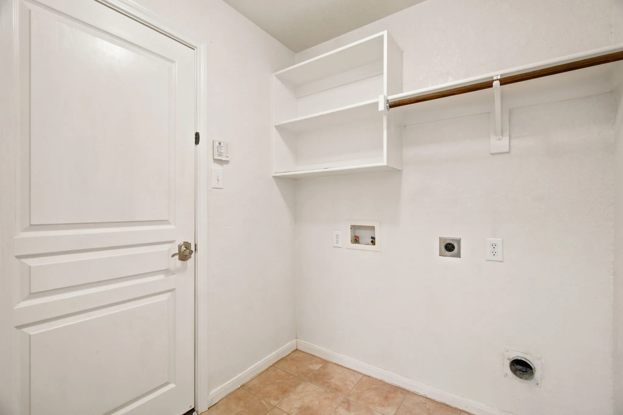 Single Family Residence For Sale in Tarrant County , 13533 Quail View Drive, Fort Worth, Texas 76052, 3 Bedroom, 2 Bathroom, 2 Garage spaces, 1,859 Sqft, built in 2004, mls#21324573, Real Estate Agent in Fort Worth, Homes For Sale in Tarrant county, Homes For Sale in Fort Worth, Realtor in Fort Worth Texas, Real Estate Brokerage Independent Realty Texas, Luminita Cordes Realtor