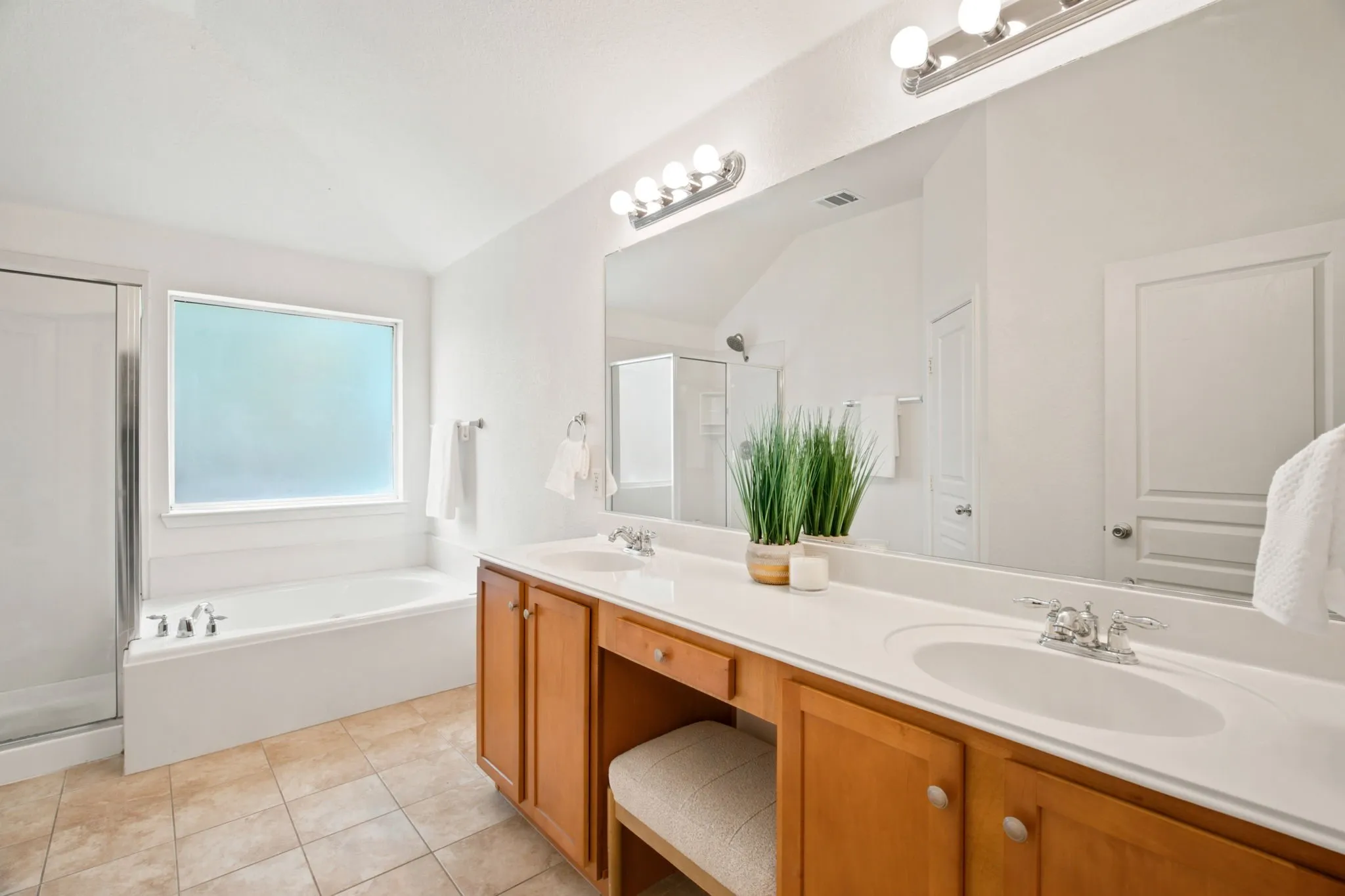 Single Family Residence For Sale in Tarrant County , 13533 Quail View Drive, Fort Worth, Texas 76052, 3 Bedroom, 2 Bathroom, 2 Garage spaces, 1,859 Sqft, built in 2004, mls#21324573, Real Estate Agent in Fort Worth, Homes For Sale in Tarrant county, Homes For Sale in Fort Worth, Realtor in Fort Worth Texas, Real Estate Brokerage Independent Realty Texas, Luminita Cordes Realtor