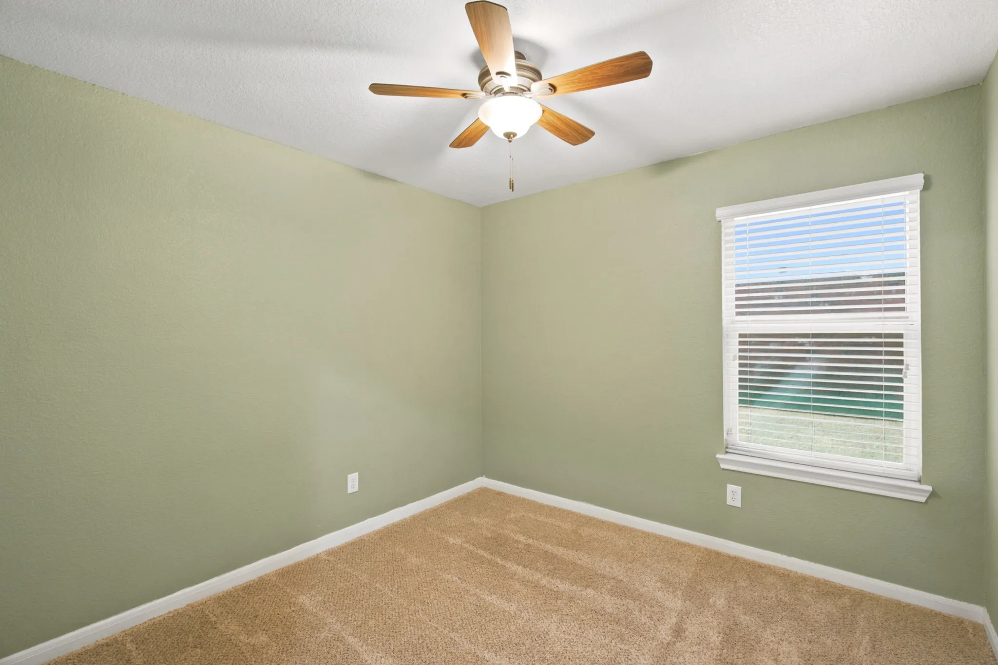 Single Family Residence For Sale in Tarrant County , 13533 Quail View Drive, Fort Worth, Texas 76052, 3 Bedroom, 2 Bathroom, 2 Garage spaces, 1,859 Sqft, built in 2004, mls#21324573, Real Estate Agent in Fort Worth, Homes For Sale in Tarrant county, Homes For Sale in Fort Worth, Realtor in Fort Worth Texas, Real Estate Brokerage Independent Realty Texas, Luminita Cordes Realtor