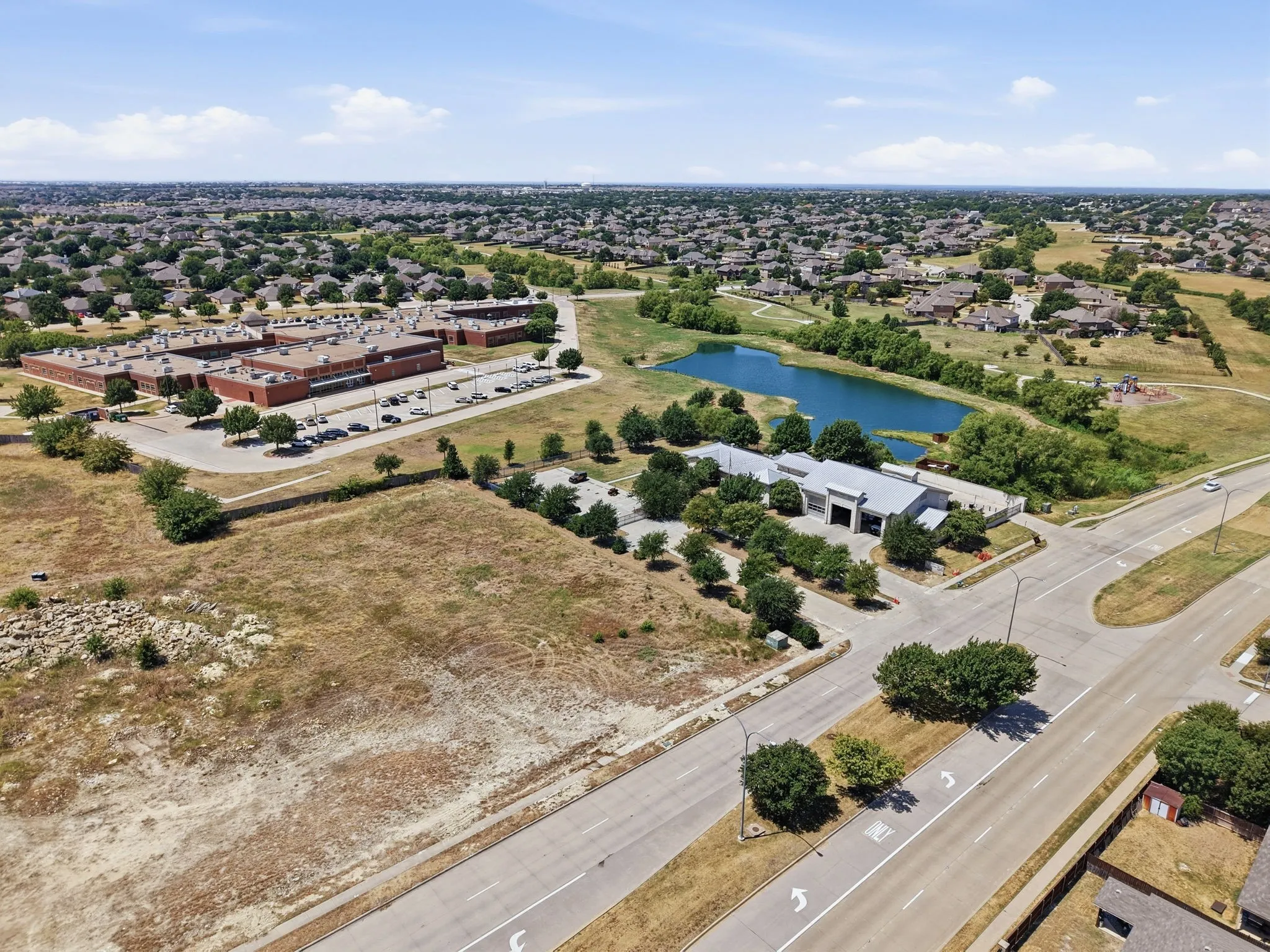 Single Family Residence For Sale in Tarrant County , 13533 Quail View Drive, Fort Worth, Texas 76052, 3 Bedroom, 2 Bathroom, 2 Garage spaces, 1,859 Sqft, built in 2004, mls#21324573, Real Estate Agent in Fort Worth, Homes For Sale in Tarrant county, Homes For Sale in Fort Worth, Realtor in Fort Worth Texas, Real Estate Brokerage Independent Realty Texas, Luminita Cordes Realtor