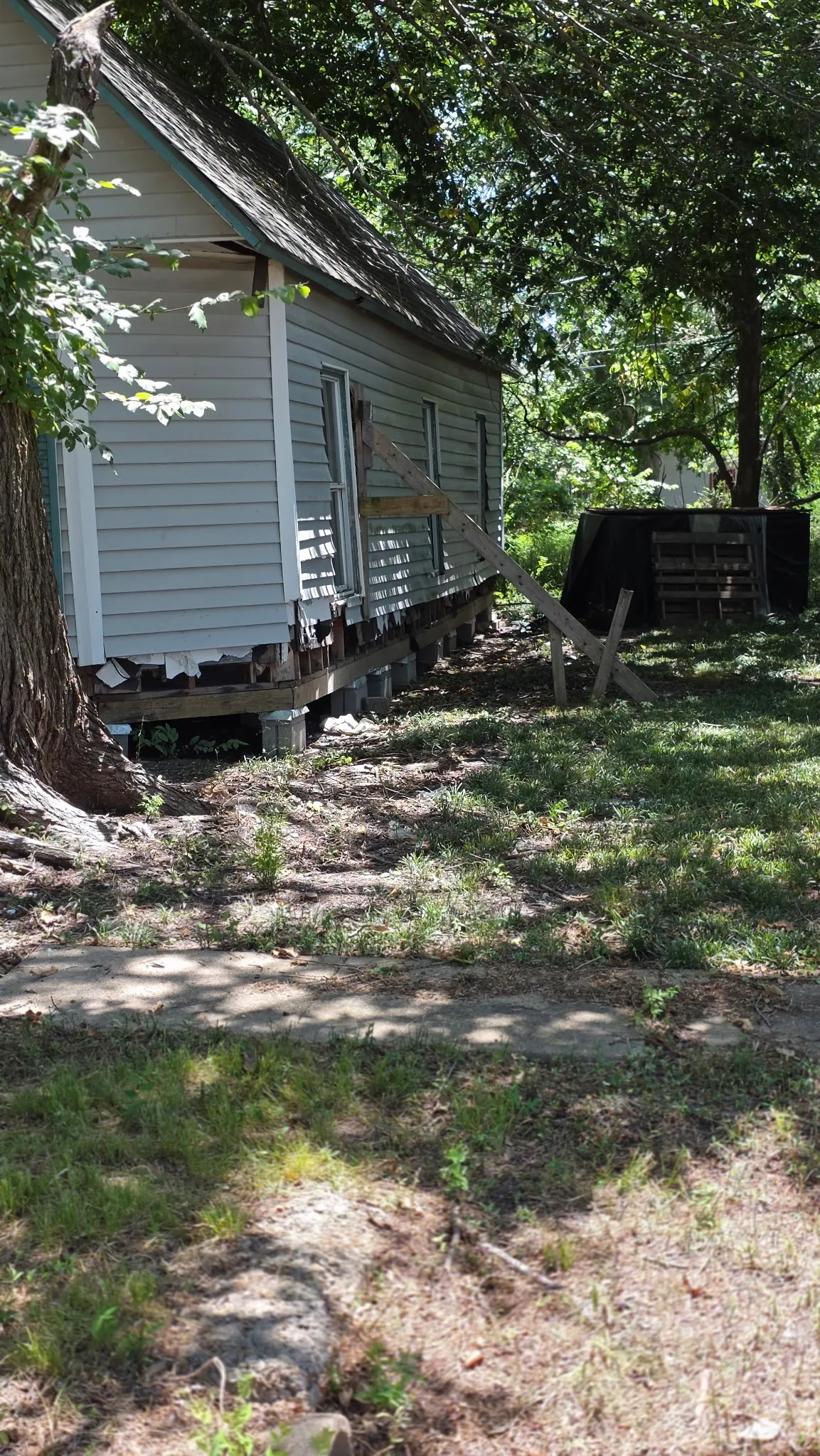 Single Family Residence For Sale in Fannin County , 107 W Travis Street, Leonard, Texas 75452, 2 Bedroom, 1 Bathroom, Garage spaces, 1,141 Sqft, built in 1930, mls#21354250, Real Estate Agent in Leonard, Homes For Sale in Fannin county, Homes For Sale in Leonard, Realtor in Leonard Texas, Real Estate Brokerage Independent Realty Texas, Luminita Cordes Realtor