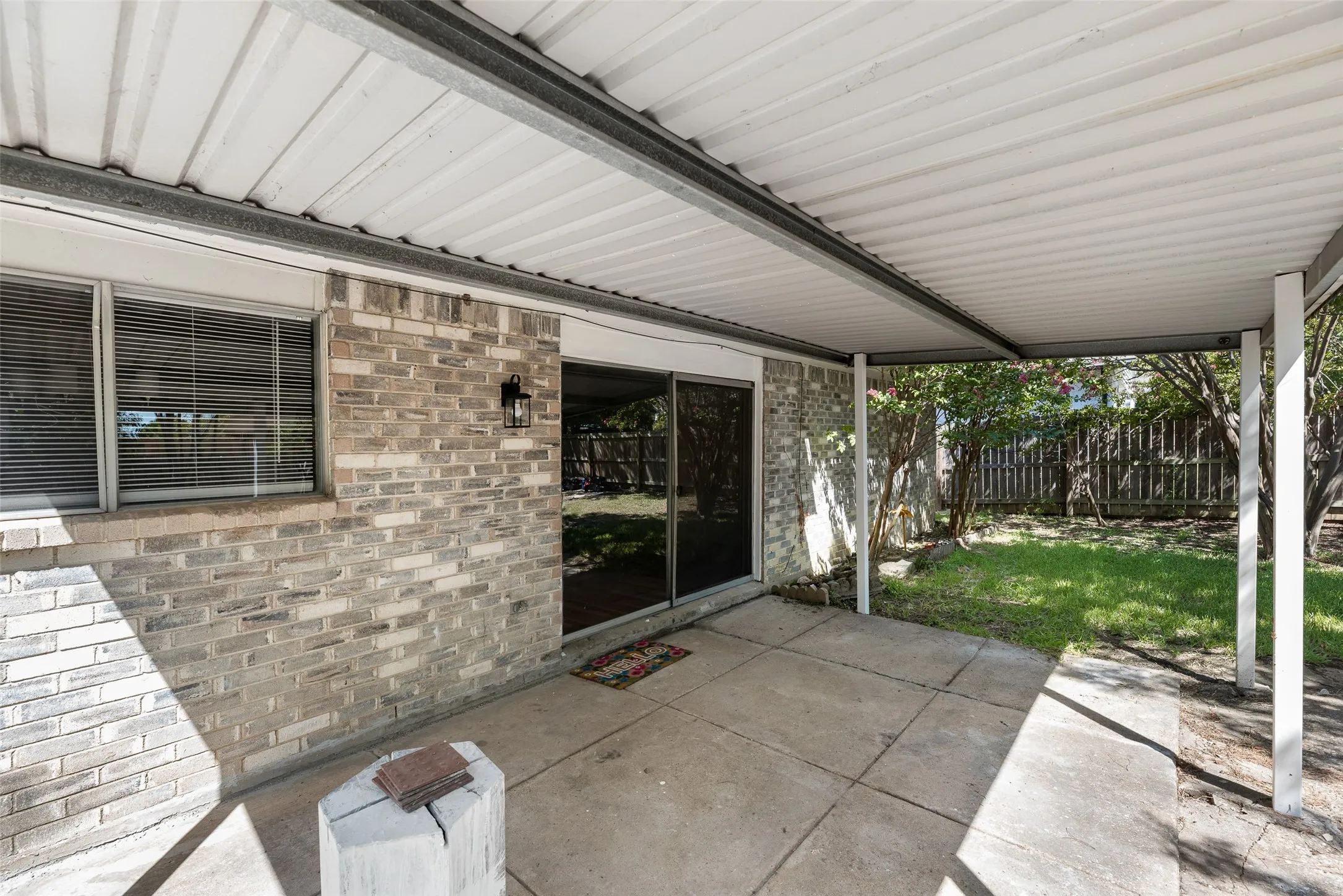 Single Family Residence For Sale in Denton County , 2002 Rose Hill Road, Carrollton, Texas 75007, 3 Bedroom, 2 Bathroom, 2 Garage spaces, 1,503 Sqft, built in 1974, mls#21354266, Real Estate Agent in Carrollton, Homes For Sale in Denton county, Homes For Sale in Carrollton, Realtor in Carrollton Texas, Real Estate Brokerage Independent Realty Texas, Luminita Cordes Realtor