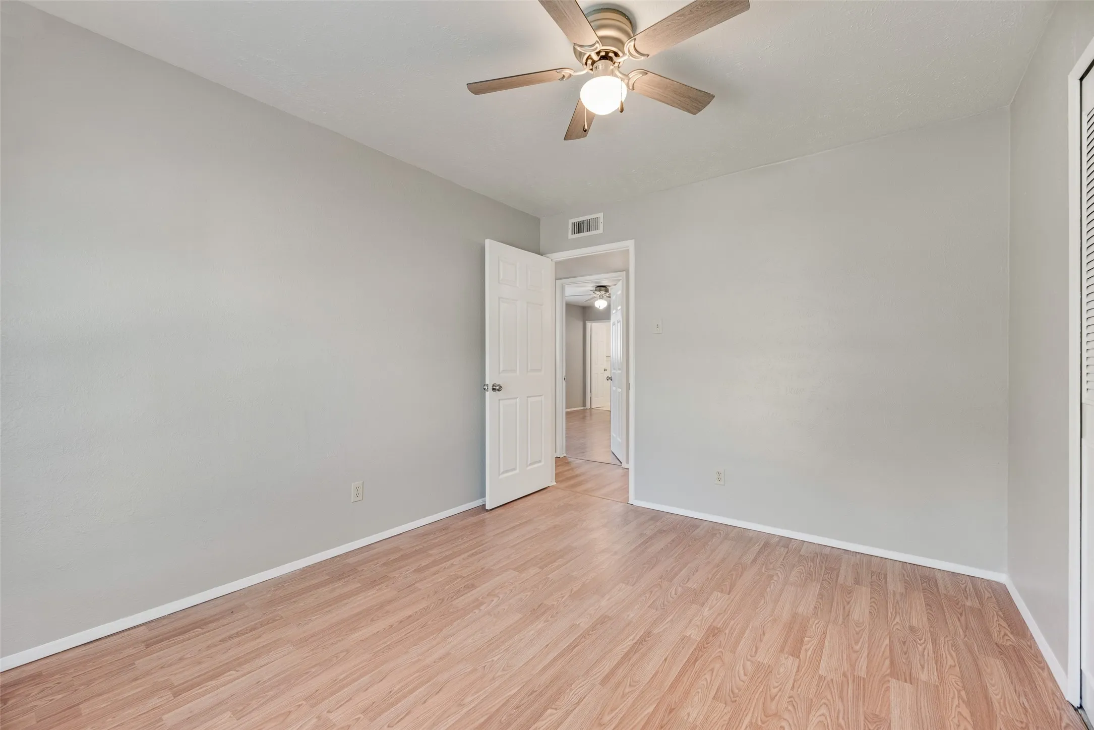 Single Family Residence For Sale in Denton County , 2002 Rose Hill Road, Carrollton, Texas 75007, 3 Bedroom, 2 Bathroom, 2 Garage spaces, 1,503 Sqft, built in 1974, mls#21354266, Real Estate Agent in Carrollton, Homes For Sale in Denton county, Homes For Sale in Carrollton, Realtor in Carrollton Texas, Real Estate Brokerage Independent Realty Texas, Luminita Cordes Realtor