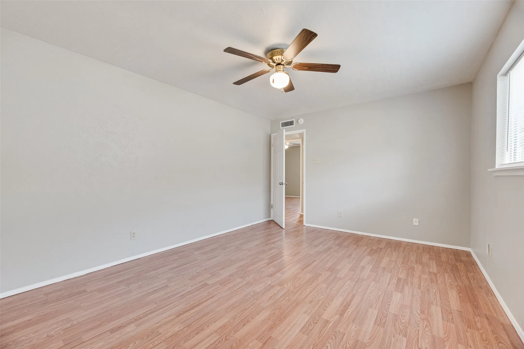 Single Family Residence For Sale in Denton County , 2002 Rose Hill Road, Carrollton, Texas 75007, 3 Bedroom, 2 Bathroom, 2 Garage spaces, 1,503 Sqft, built in 1974, mls#21354266, Real Estate Agent in Carrollton, Homes For Sale in Denton county, Homes For Sale in Carrollton, Realtor in Carrollton Texas, Real Estate Brokerage Independent Realty Texas, Luminita Cordes Realtor