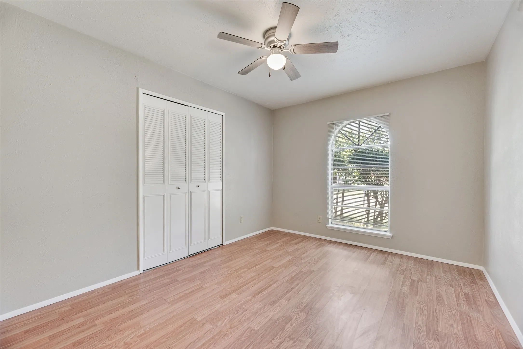 Single Family Residence For Sale in Denton County , 2002 Rose Hill Road, Carrollton, Texas 75007, 3 Bedroom, 2 Bathroom, 2 Garage spaces, 1,503 Sqft, built in 1974, mls#21354266, Real Estate Agent in Carrollton, Homes For Sale in Denton county, Homes For Sale in Carrollton, Realtor in Carrollton Texas, Real Estate Brokerage Independent Realty Texas, Luminita Cordes Realtor