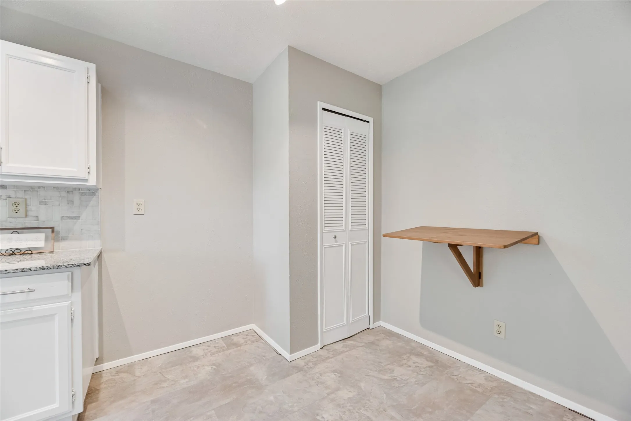 Single Family Residence For Sale in Denton County , 2002 Rose Hill Road, Carrollton, Texas 75007, 3 Bedroom, 2 Bathroom, 2 Garage spaces, 1,503 Sqft, built in 1974, mls#21354266, Real Estate Agent in Carrollton, Homes For Sale in Denton county, Homes For Sale in Carrollton, Realtor in Carrollton Texas, Real Estate Brokerage Independent Realty Texas, Luminita Cordes Realtor