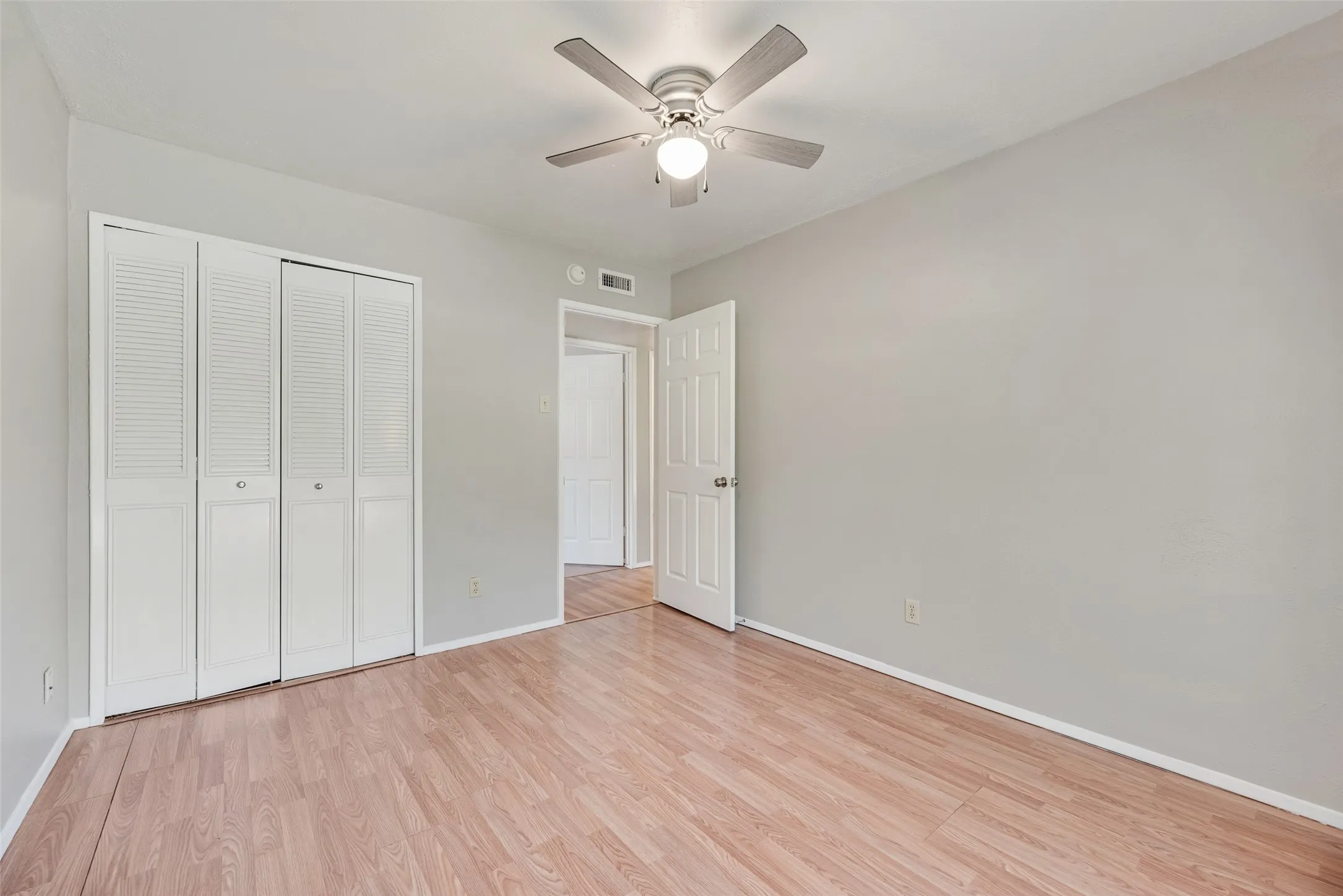 Single Family Residence For Sale in Denton County , 2002 Rose Hill Road, Carrollton, Texas 75007, 3 Bedroom, 2 Bathroom, 2 Garage spaces, 1,503 Sqft, built in 1974, mls#21354266, Real Estate Agent in Carrollton, Homes For Sale in Denton county, Homes For Sale in Carrollton, Realtor in Carrollton Texas, Real Estate Brokerage Independent Realty Texas, Luminita Cordes Realtor