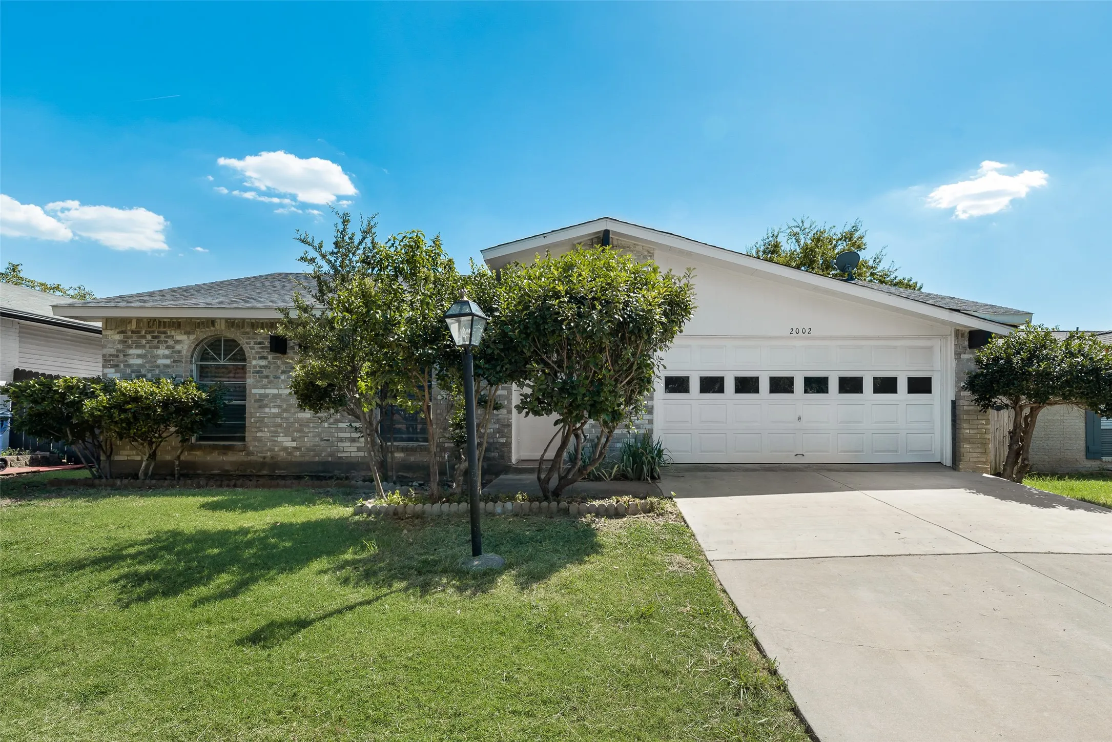 Single Family Residence For Sale in Denton County , 2002 Rose Hill Road, Carrollton, Texas 75007, 3 Bedroom, 2 Bathroom, 2 Garage spaces, 1,503 Sqft, built in 1974, mls#21354266, Real Estate Agent in Carrollton, Homes For Sale in Denton county, Homes For Sale in Carrollton, Realtor in Carrollton Texas, Real Estate Brokerage Independent Realty Texas, Luminita Cordes Realtor