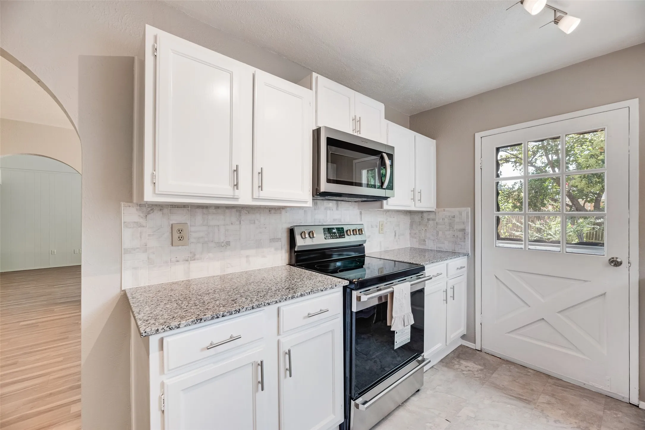 Single Family Residence For Sale in Denton County , 2002 Rose Hill Road, Carrollton, Texas 75007, 3 Bedroom, 2 Bathroom, 2 Garage spaces, 1,503 Sqft, built in 1974, mls#21354266, Real Estate Agent in Carrollton, Homes For Sale in Denton county, Homes For Sale in Carrollton, Realtor in Carrollton Texas, Real Estate Brokerage Independent Realty Texas, Luminita Cordes Realtor