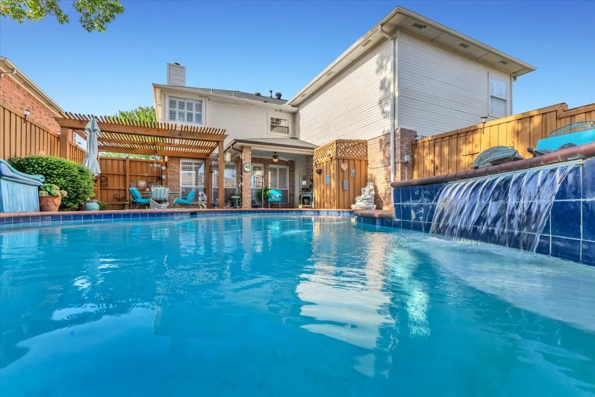 Single Family Residence For Sale in Denton County , 1324 Black Oak Drive, Carrollton, Texas 75007, 4 Bedroom, 4 Bathroom, 2 Garage spaces, 2,776 Sqft, built in 1992, mls#21354272, Real Estate Agent in Carrollton, Homes For Sale in Denton county, Homes For Sale in Carrollton, Realtor in Carrollton Texas, Real Estate Brokerage Independent Realty Texas, Luminita Cordes Realtor