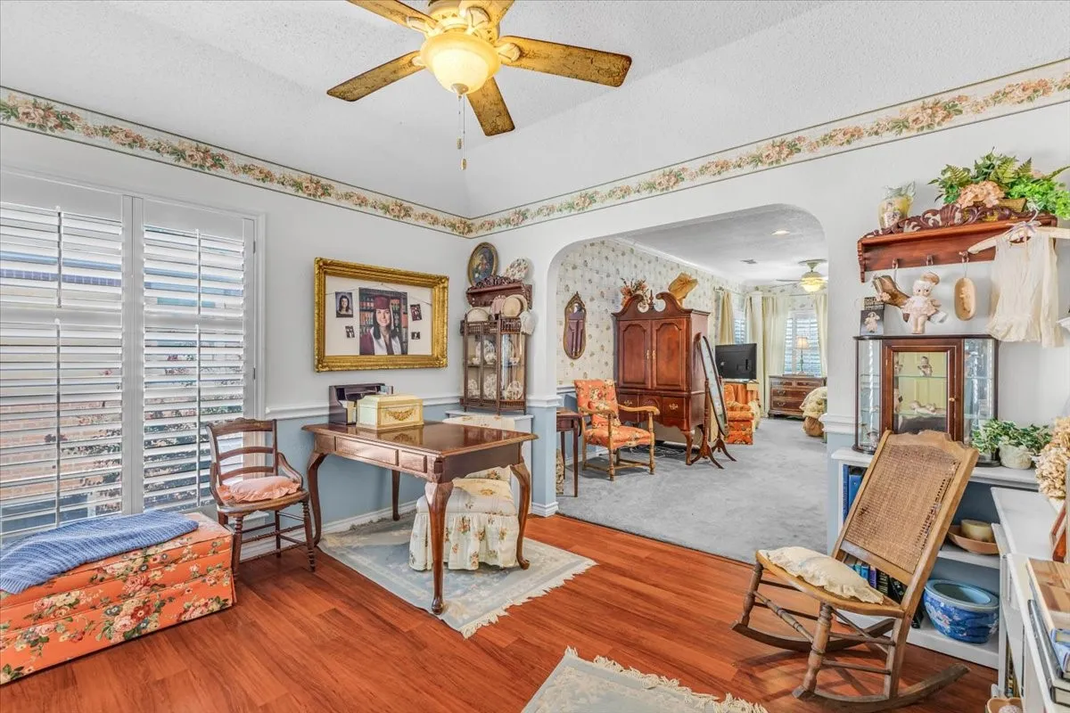 Wood-finish flooring with a ceiling fan