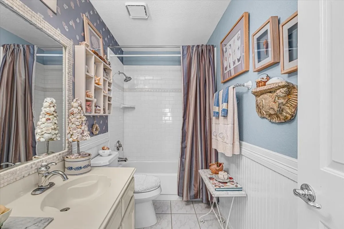White subway tile shower surround with a built-in shelf, single-handle faucet, and showerhead
