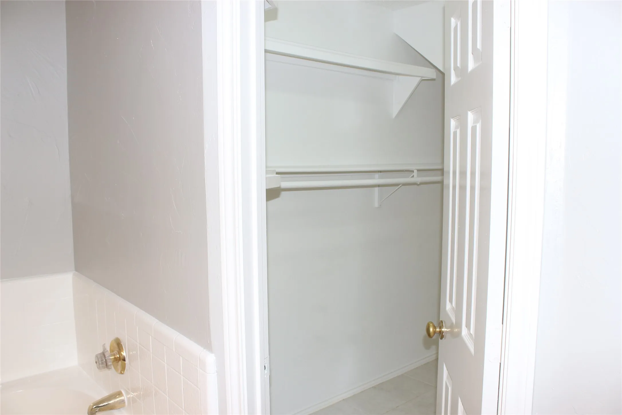 Single Family Residence For Rent in Dallas County , 285 Alex Drive, Coppell, Texas 75019, 3 Bedroom, 2 Bathroom, 2 Garage spaces, 1,392 Sqft, built in 1989, mls#21341754, Real Estate Agent in Coppell, Homes For Rent in Dallas county, Homes For Rent in Coppell, Realtor in Coppell Texas, Real Estate Brokerage Independent Realty Texas, Luminita Cordes Realtor