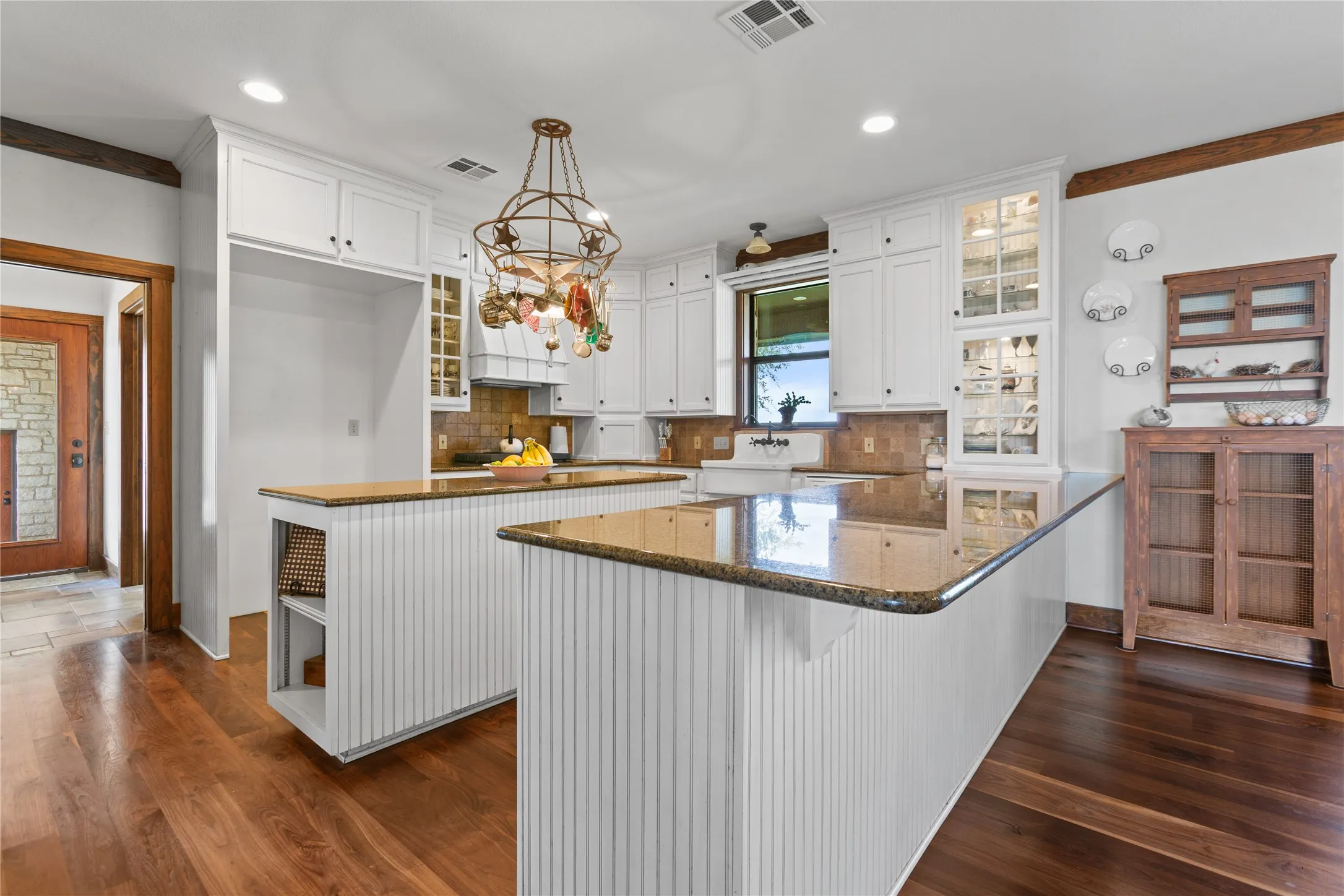 Farm For Sale in Mc Lennan County , 3648 Talbert Ranch Road, China Spring, Texas 76633, 3 Bedrooms, 3 Bathrooms, 3 Garage spaces, 3,354 Sqft, built in 2003, Price $1,899,000, mls#21344802, Real Estate Agent in China Spring, Homes For Sale in Mc Lennan county, Homes For Sale in China Spring, Realtor in China Spring Texas, Real Estate Brokerage Independent Realty Texas, Luminita Cordes Realtor
