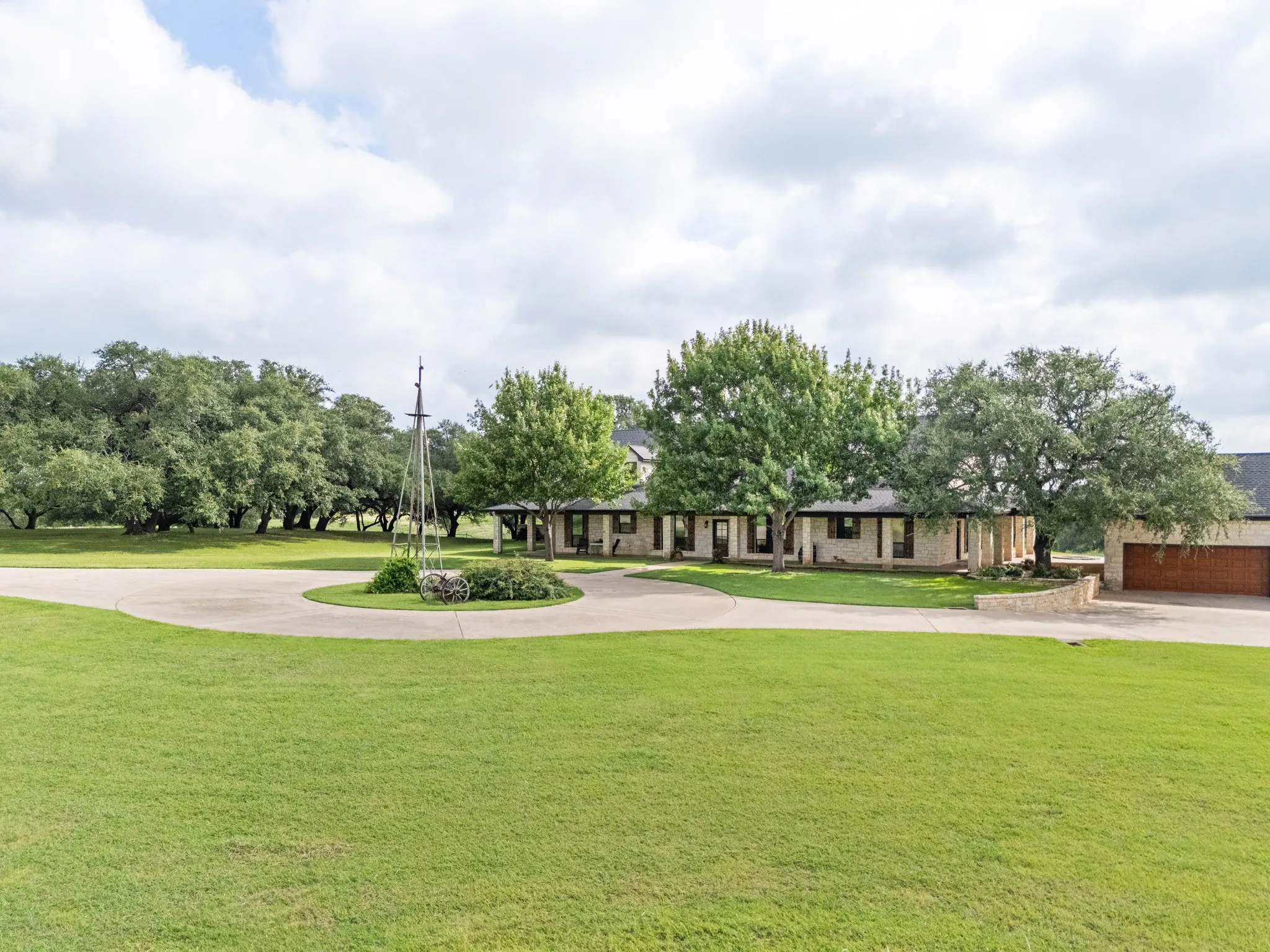 Farm For Sale in Mc Lennan County , 3648 Talbert Ranch Road, China Spring, Texas 76633, 3 Bedrooms, 3 Bathrooms, 3 Garage spaces, 3,354 Sqft, built in 2003, Price $1,899,000, mls#21344802, Real Estate Agent in China Spring, Homes For Sale in Mc Lennan county, Homes For Sale in China Spring, Realtor in China Spring Texas, Real Estate Brokerage Independent Realty Texas, Luminita Cordes Realtor
