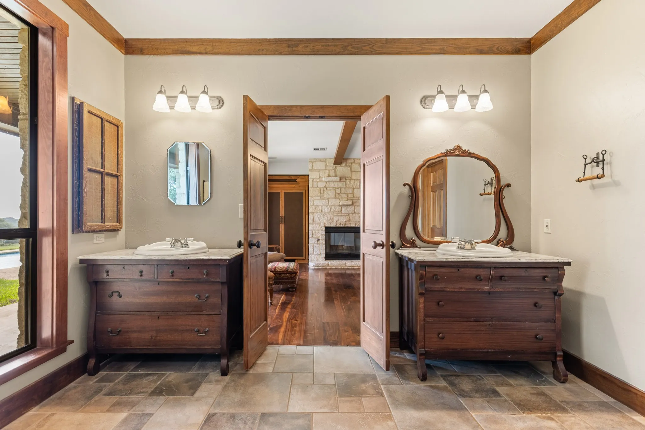Farm For Sale in Mc Lennan County , 3648 Talbert Ranch Road, China Spring, Texas 76633, 3 Bedrooms, 3 Bathrooms, 3 Garage spaces, 3,354 Sqft, built in 2003, Price $1,899,000, mls#21344802, Real Estate Agent in China Spring, Homes For Sale in Mc Lennan county, Homes For Sale in China Spring, Realtor in China Spring Texas, Real Estate Brokerage Independent Realty Texas, Luminita Cordes Realtor