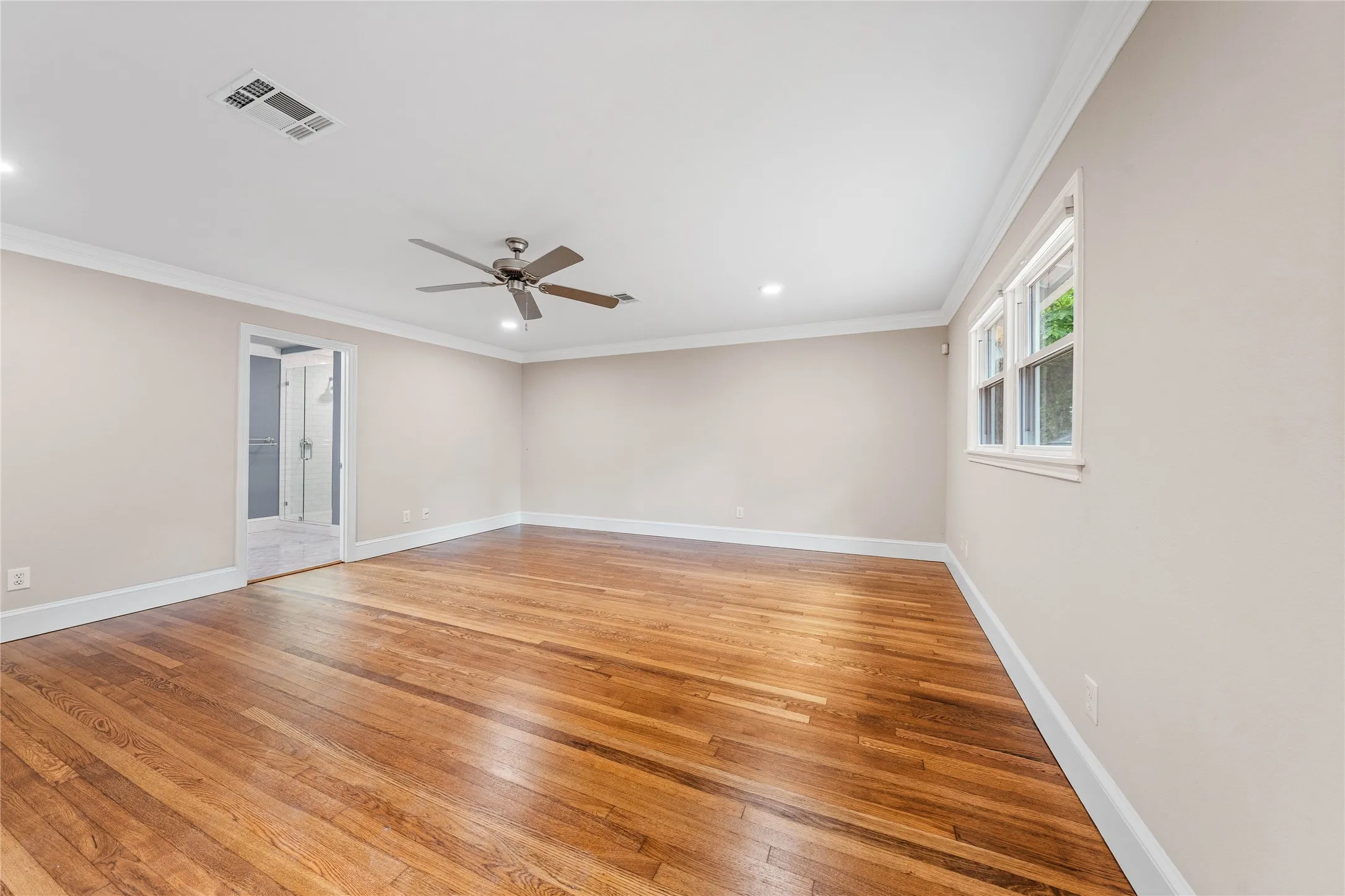 Single Family Residence For Sale in Mc Lennan County , 4104 Austin Avenue, Waco, Texas 76710, 3 Bedroom, 2 Bathroom, 1 Garage spaces, 1,858 Sqft, built in 1950, mls#21327060, Real Estate Agent in Waco, Homes For Sale in Mc Lennan county, Homes For Sale in Waco, Realtor in Waco Texas, Real Estate Brokerage Independent Realty Texas, Luminita Cordes Realtor