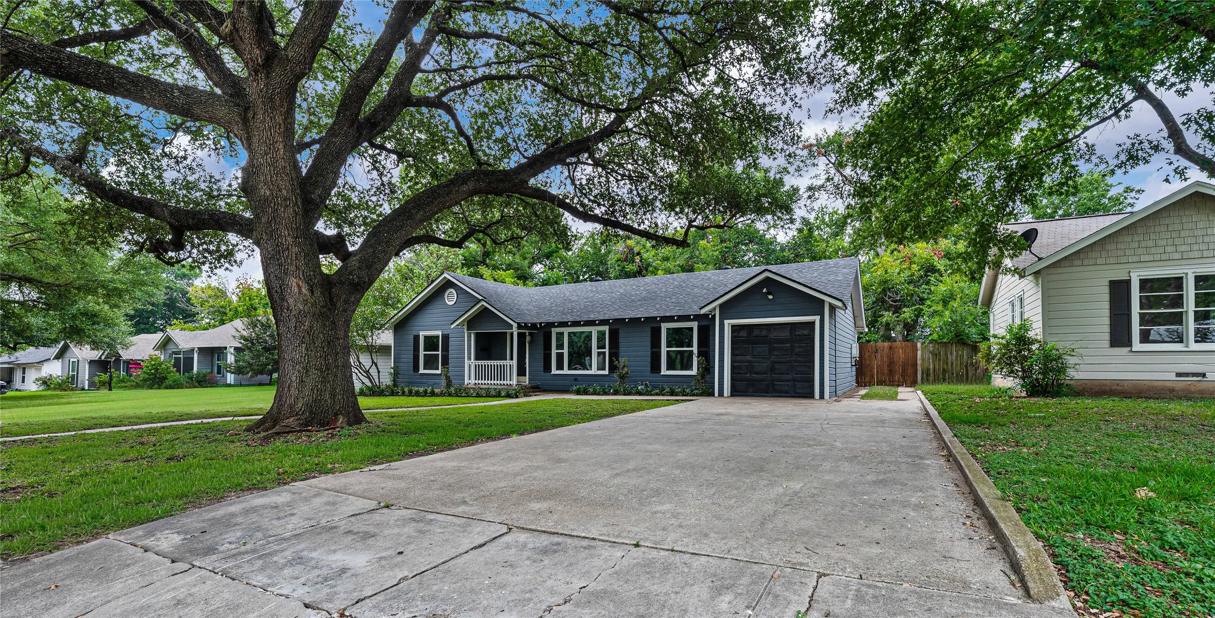Single Family Residence For Sale in Mc Lennan County , 4104 Austin Avenue, Waco, Texas 76710, 3 Bedroom, 2 Bathroom, 1 Garage spaces, 1,858 Sqft, built in 1950, mls#21327060, Real Estate Agent in Waco, Homes For Sale in Mc Lennan county, Homes For Sale in Waco, Realtor in Waco Texas, Real Estate Brokerage Independent Realty Texas, Luminita Cordes Realtor