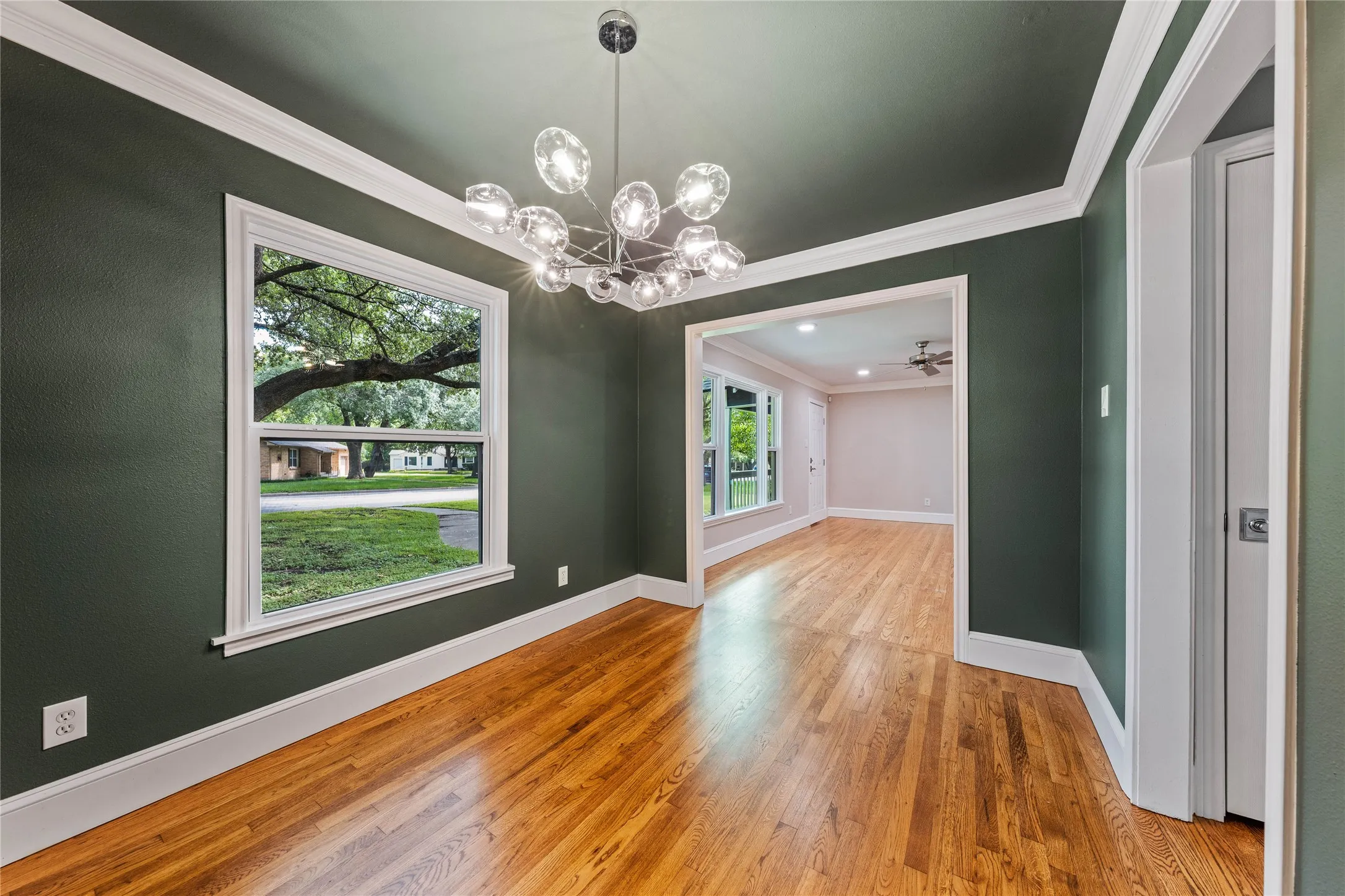 Single Family Residence For Sale in Mc Lennan County , 4104 Austin Avenue, Waco, Texas 76710, 3 Bedroom, 2 Bathroom, 1 Garage spaces, 1,858 Sqft, built in 1950, mls#21327060, Real Estate Agent in Waco, Homes For Sale in Mc Lennan county, Homes For Sale in Waco, Realtor in Waco Texas, Real Estate Brokerage Independent Realty Texas, Luminita Cordes Realtor