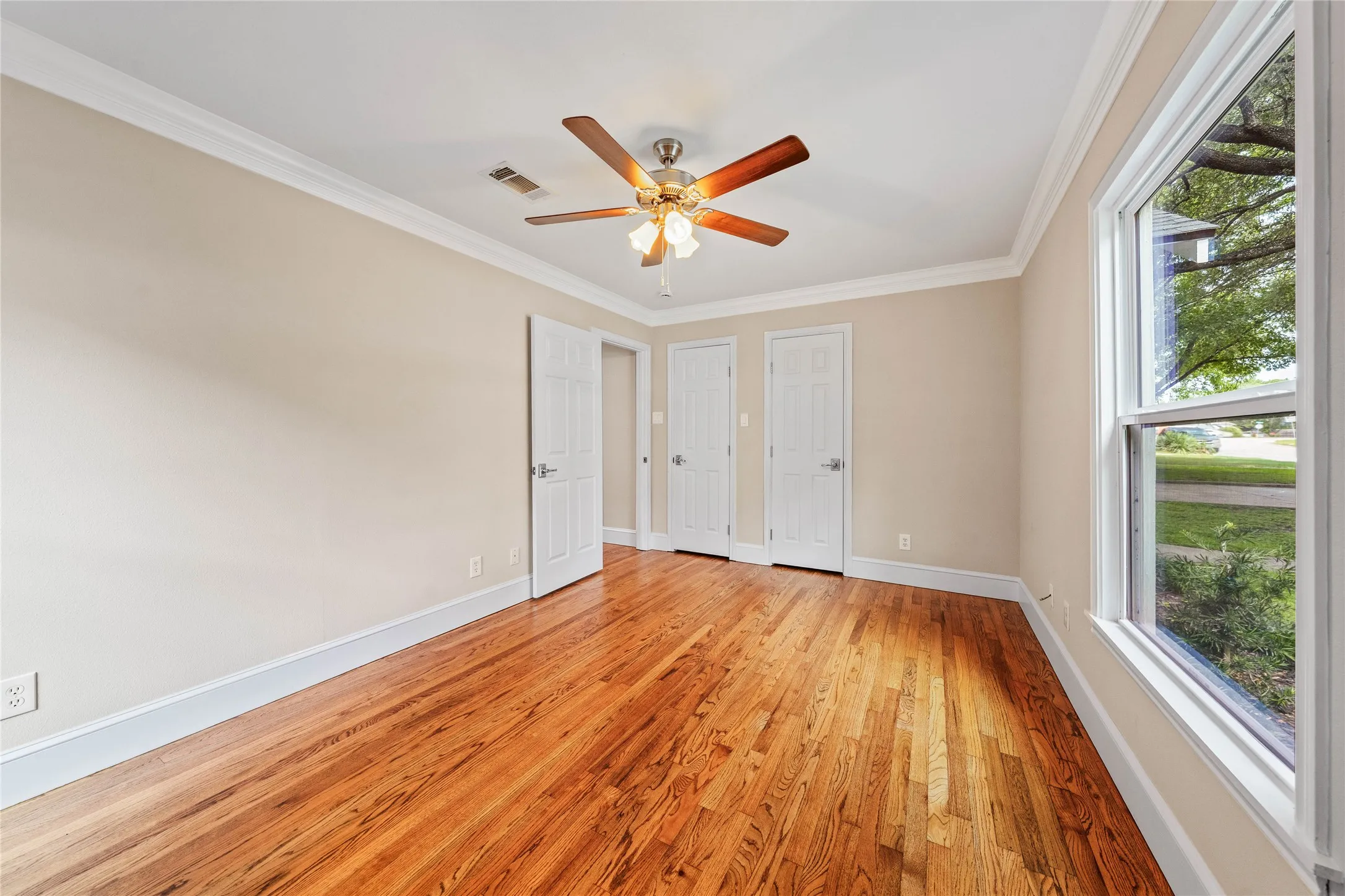 Single Family Residence For Sale in Mc Lennan County , 4104 Austin Avenue, Waco, Texas 76710, 3 Bedroom, 2 Bathroom, 1 Garage spaces, 1,858 Sqft, built in 1950, mls#21327060, Real Estate Agent in Waco, Homes For Sale in Mc Lennan county, Homes For Sale in Waco, Realtor in Waco Texas, Real Estate Brokerage Independent Realty Texas, Luminita Cordes Realtor