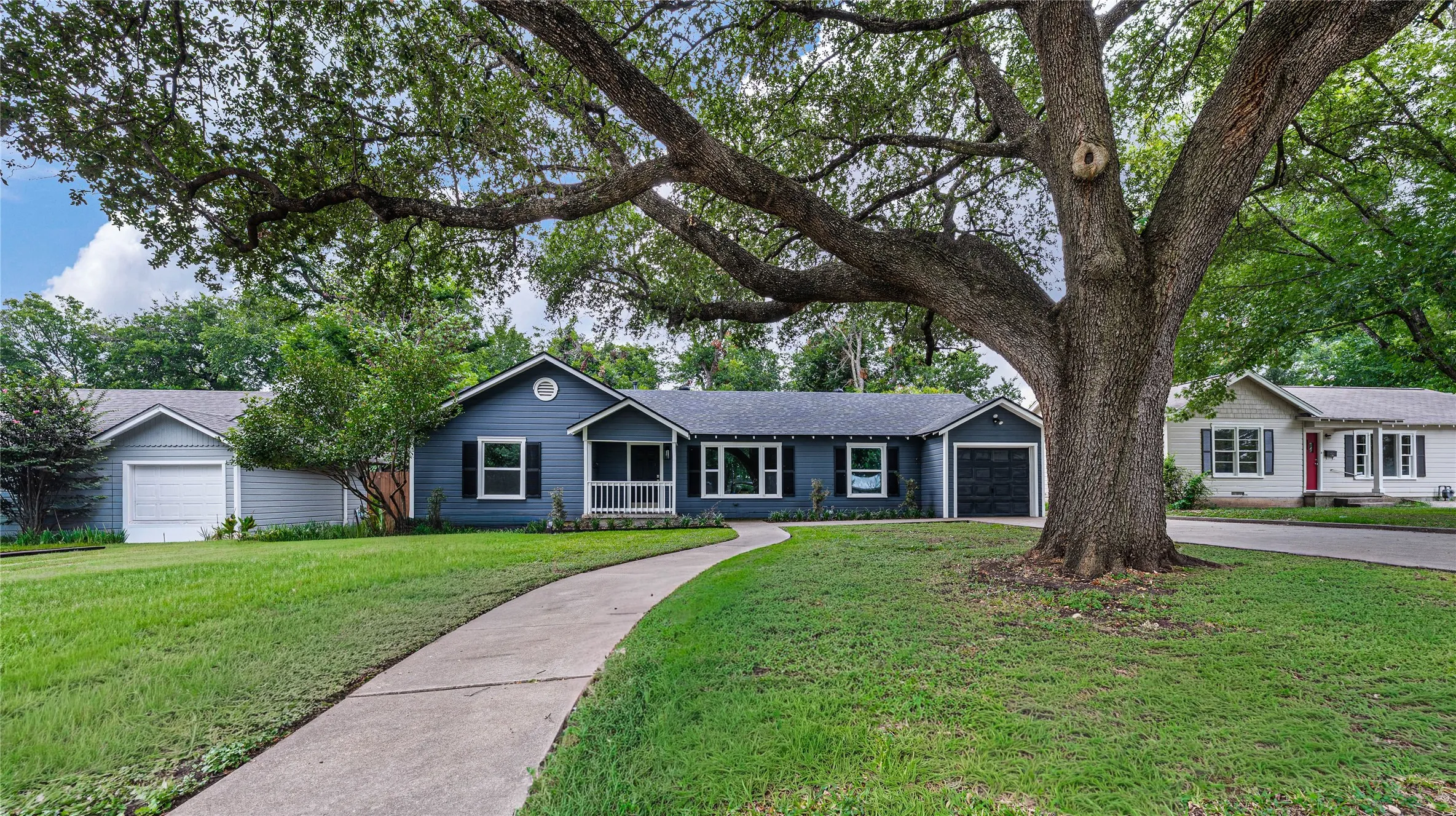 Single Family Residence For Sale in Mc Lennan County , 4104 Austin Avenue, Waco, Texas 76710, 3 Bedroom, 2 Bathroom, 1 Garage spaces, 1,858 Sqft, built in 1950, mls#21327060, Real Estate Agent in Waco, Homes For Sale in Mc Lennan county, Homes For Sale in Waco, Realtor in Waco Texas, Real Estate Brokerage Independent Realty Texas, Luminita Cordes Realtor