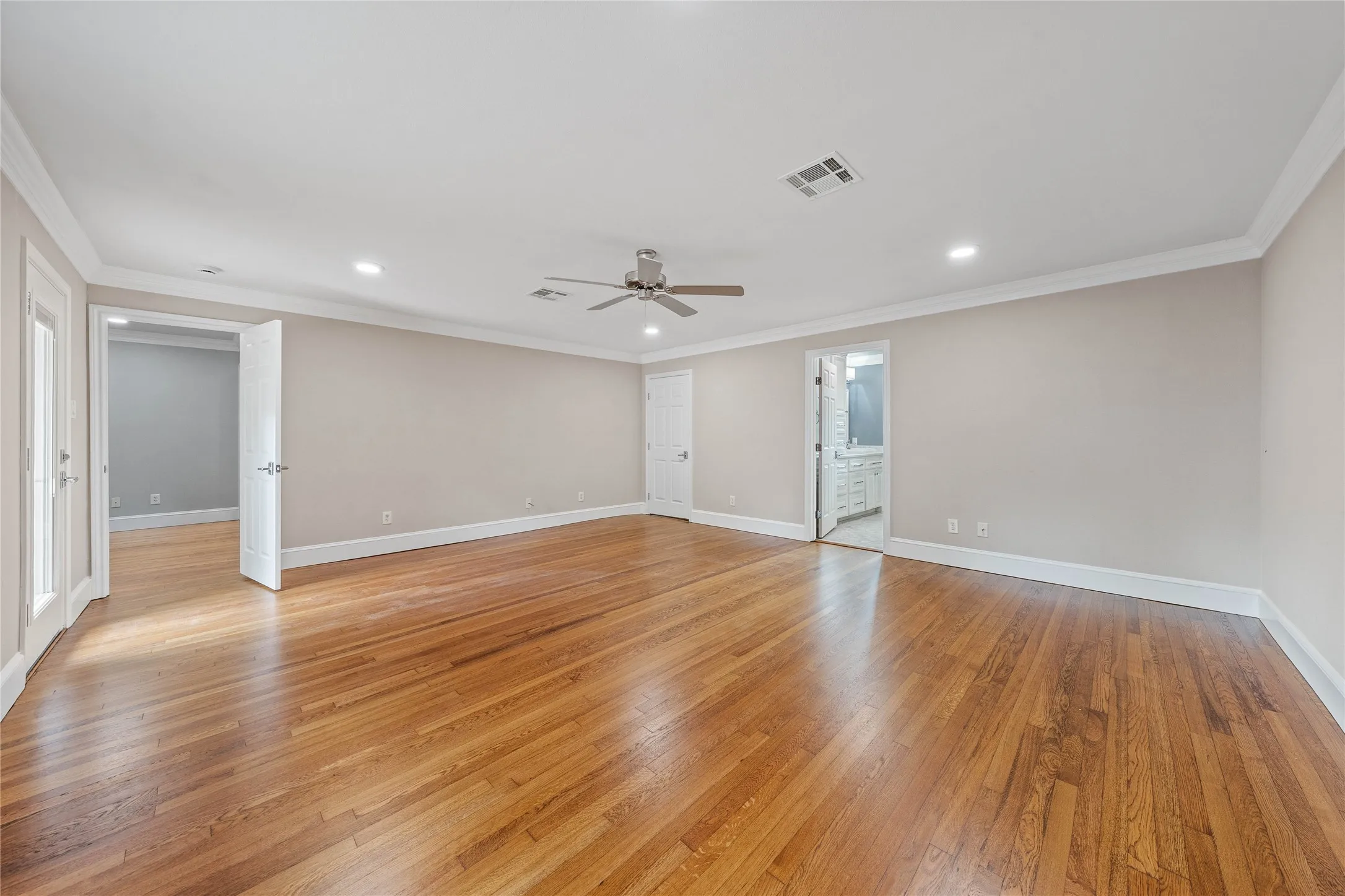 Single Family Residence For Sale in Mc Lennan County , 4104 Austin Avenue, Waco, Texas 76710, 3 Bedroom, 2 Bathroom, 1 Garage spaces, 1,858 Sqft, built in 1950, mls#21327060, Real Estate Agent in Waco, Homes For Sale in Mc Lennan county, Homes For Sale in Waco, Realtor in Waco Texas, Real Estate Brokerage Independent Realty Texas, Luminita Cordes Realtor