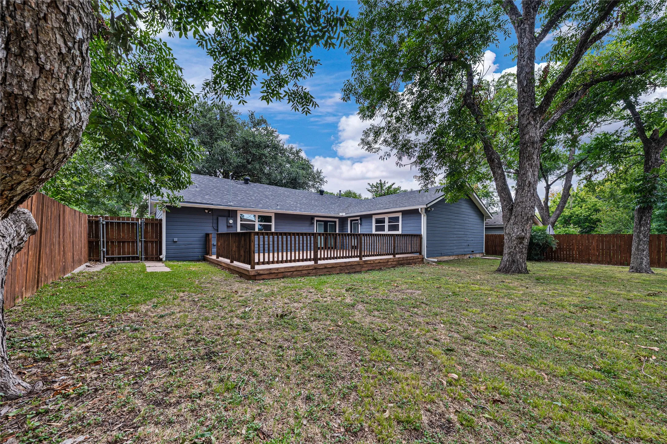 Single Family Residence For Sale in Mc Lennan County , 4104 Austin Avenue, Waco, Texas 76710, 3 Bedroom, 2 Bathroom, 1 Garage spaces, 1,858 Sqft, built in 1950, mls#21327060, Real Estate Agent in Waco, Homes For Sale in Mc Lennan county, Homes For Sale in Waco, Realtor in Waco Texas, Real Estate Brokerage Independent Realty Texas, Luminita Cordes Realtor
