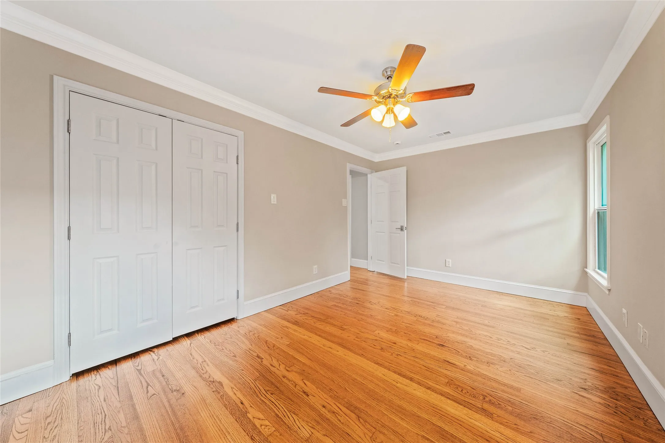 Single Family Residence For Sale in Mc Lennan County , 4104 Austin Avenue, Waco, Texas 76710, 3 Bedroom, 2 Bathroom, 1 Garage spaces, 1,858 Sqft, built in 1950, mls#21327060, Real Estate Agent in Waco, Homes For Sale in Mc Lennan county, Homes For Sale in Waco, Realtor in Waco Texas, Real Estate Brokerage Independent Realty Texas, Luminita Cordes Realtor