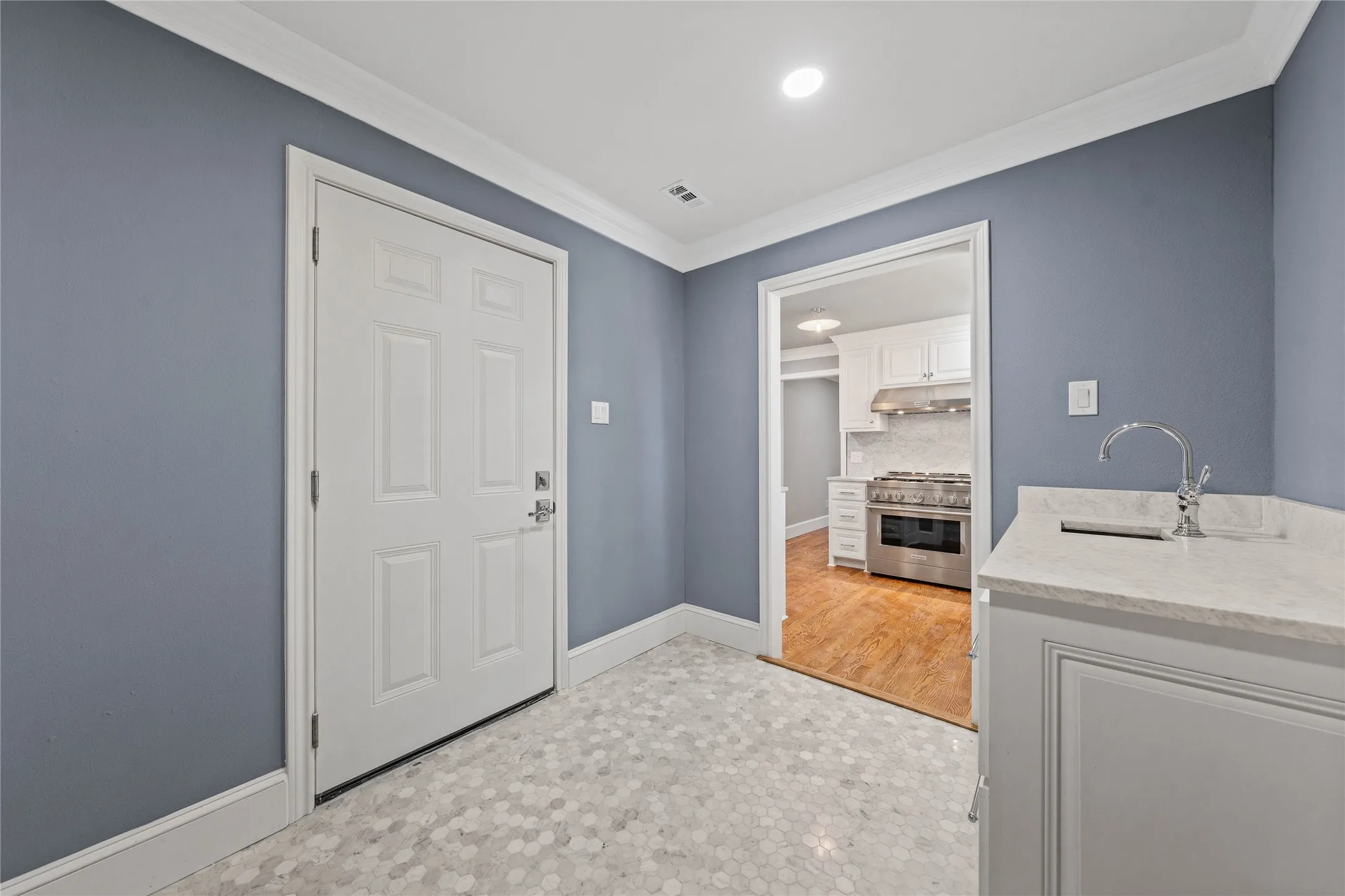 Single Family Residence For Sale in Mc Lennan County , 4104 Austin Avenue, Waco, Texas 76710, 3 Bedroom, 2 Bathroom, 1 Garage spaces, 1,858 Sqft, built in 1950, mls#21327060, Real Estate Agent in Waco, Homes For Sale in Mc Lennan county, Homes For Sale in Waco, Realtor in Waco Texas, Real Estate Brokerage Independent Realty Texas, Luminita Cordes Realtor
