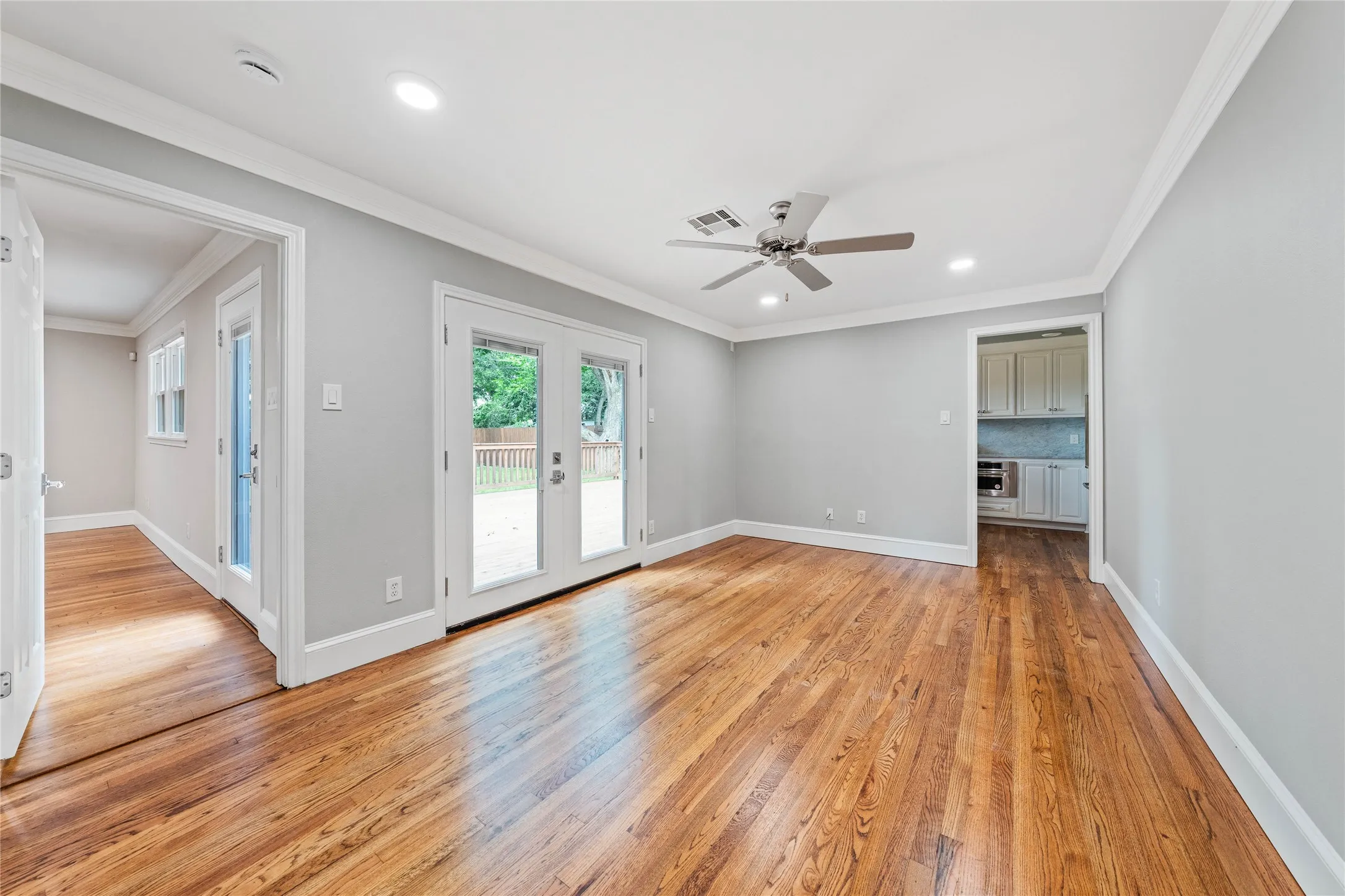 Single Family Residence For Sale in Mc Lennan County , 4104 Austin Avenue, Waco, Texas 76710, 3 Bedroom, 2 Bathroom, 1 Garage spaces, 1,858 Sqft, built in 1950, mls#21327060, Real Estate Agent in Waco, Homes For Sale in Mc Lennan county, Homes For Sale in Waco, Realtor in Waco Texas, Real Estate Brokerage Independent Realty Texas, Luminita Cordes Realtor