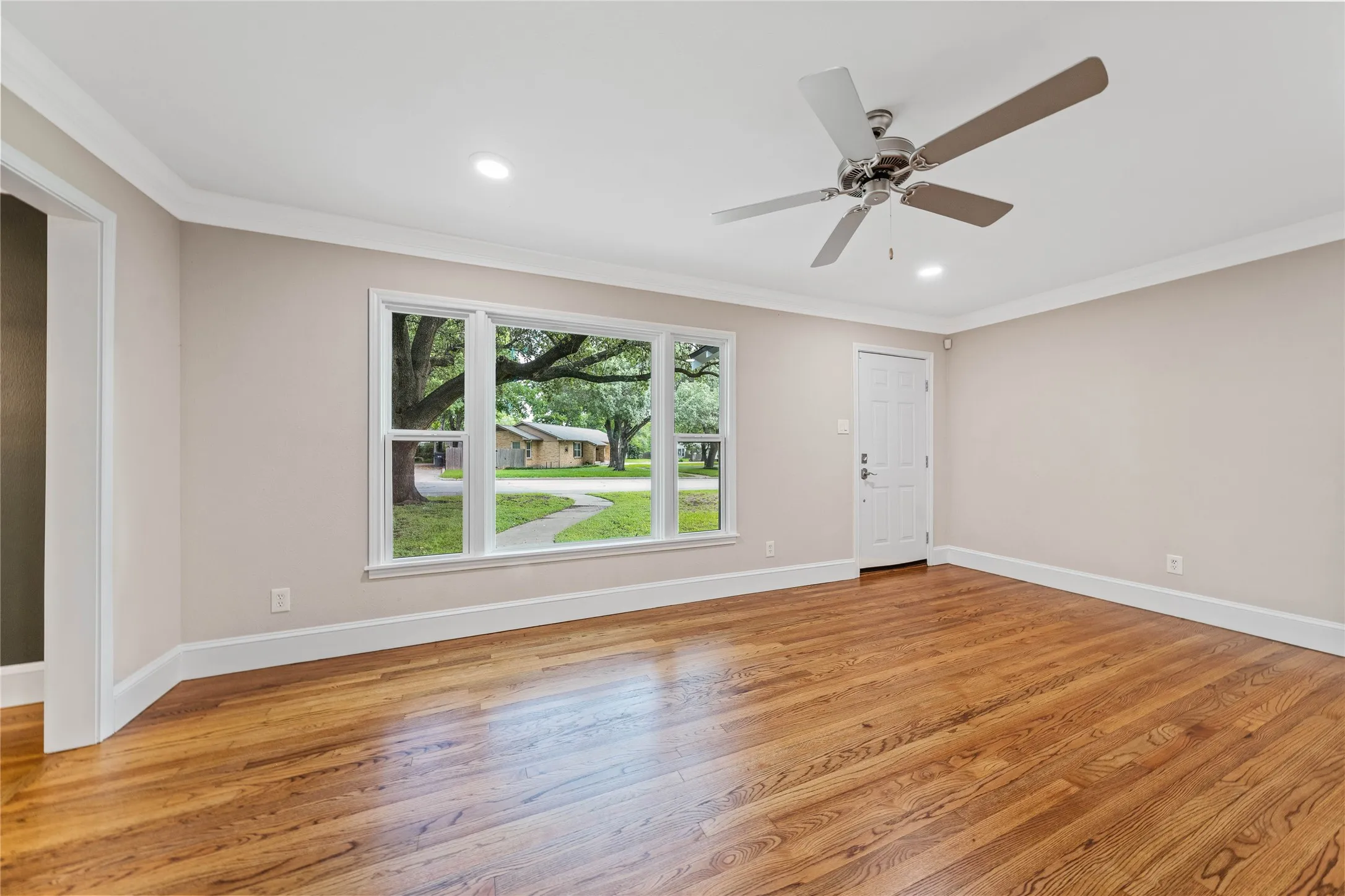 Single Family Residence For Sale in Mc Lennan County , 4104 Austin Avenue, Waco, Texas 76710, 3 Bedroom, 2 Bathroom, 1 Garage spaces, 1,858 Sqft, built in 1950, mls#21327060, Real Estate Agent in Waco, Homes For Sale in Mc Lennan county, Homes For Sale in Waco, Realtor in Waco Texas, Real Estate Brokerage Independent Realty Texas, Luminita Cordes Realtor