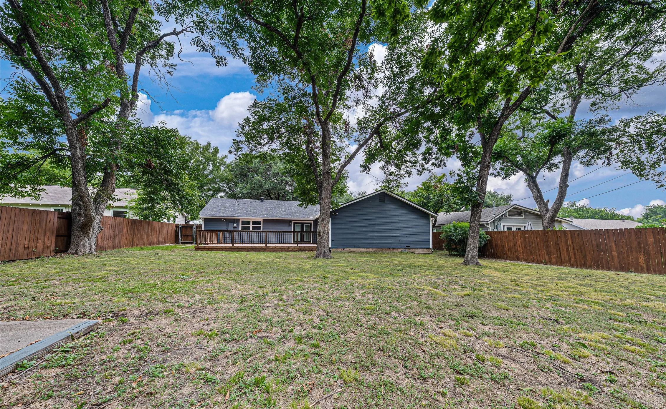 Single Family Residence For Sale in Mc Lennan County , 4104 Austin Avenue, Waco, Texas 76710, 3 Bedroom, 2 Bathroom, 1 Garage spaces, 1,858 Sqft, built in 1950, mls#21327060, Real Estate Agent in Waco, Homes For Sale in Mc Lennan county, Homes For Sale in Waco, Realtor in Waco Texas, Real Estate Brokerage Independent Realty Texas, Luminita Cordes Realtor