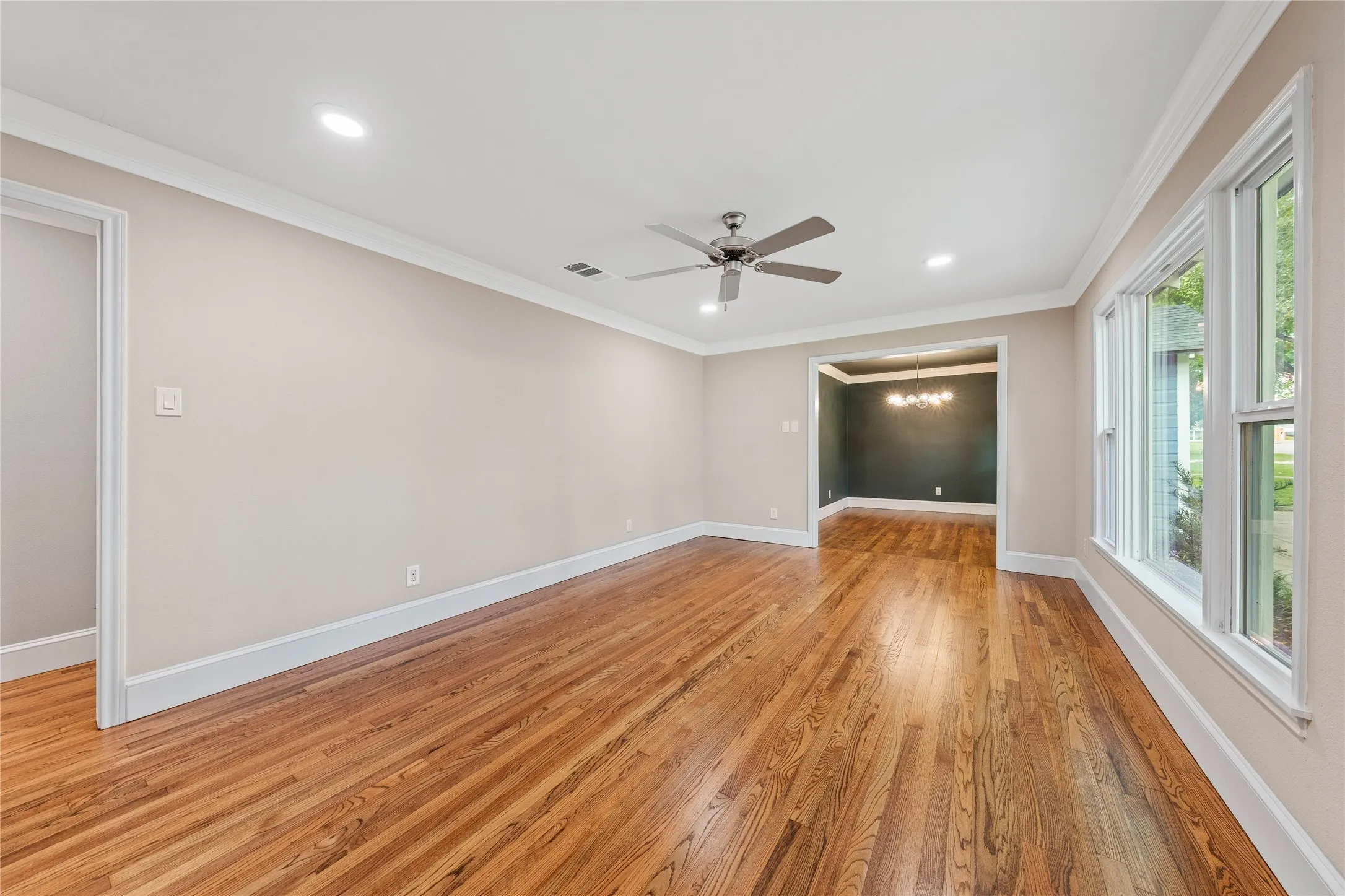 Single Family Residence For Sale in Mc Lennan County , 4104 Austin Avenue, Waco, Texas 76710, 3 Bedroom, 2 Bathroom, 1 Garage spaces, 1,858 Sqft, built in 1950, mls#21327060, Real Estate Agent in Waco, Homes For Sale in Mc Lennan county, Homes For Sale in Waco, Realtor in Waco Texas, Real Estate Brokerage Independent Realty Texas, Luminita Cordes Realtor