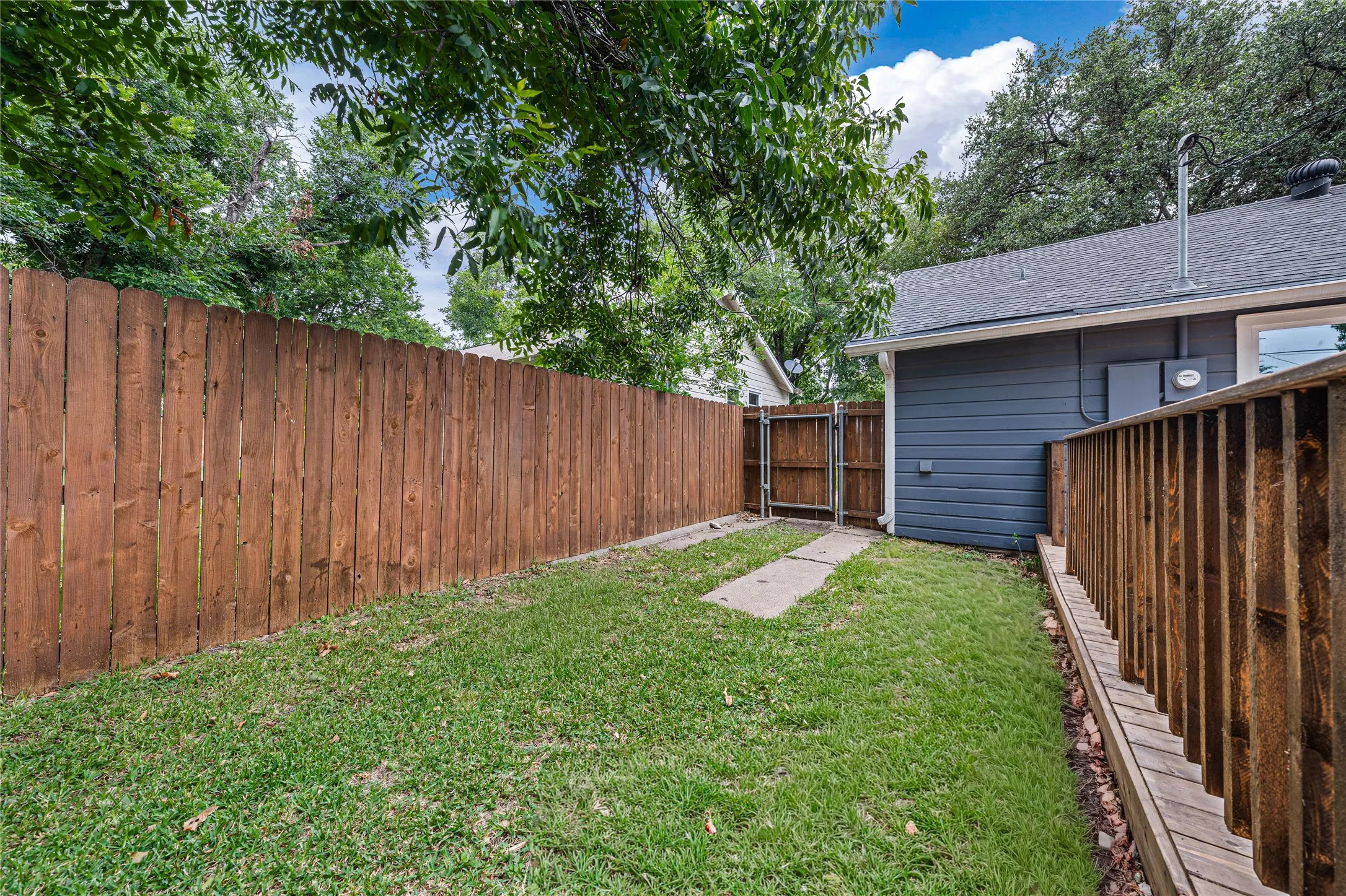 Single Family Residence For Sale in Mc Lennan County , 4104 Austin Avenue, Waco, Texas 76710, 3 Bedroom, 2 Bathroom, 1 Garage spaces, 1,858 Sqft, built in 1950, mls#21327060, Real Estate Agent in Waco, Homes For Sale in Mc Lennan county, Homes For Sale in Waco, Realtor in Waco Texas, Real Estate Brokerage Independent Realty Texas, Luminita Cordes Realtor