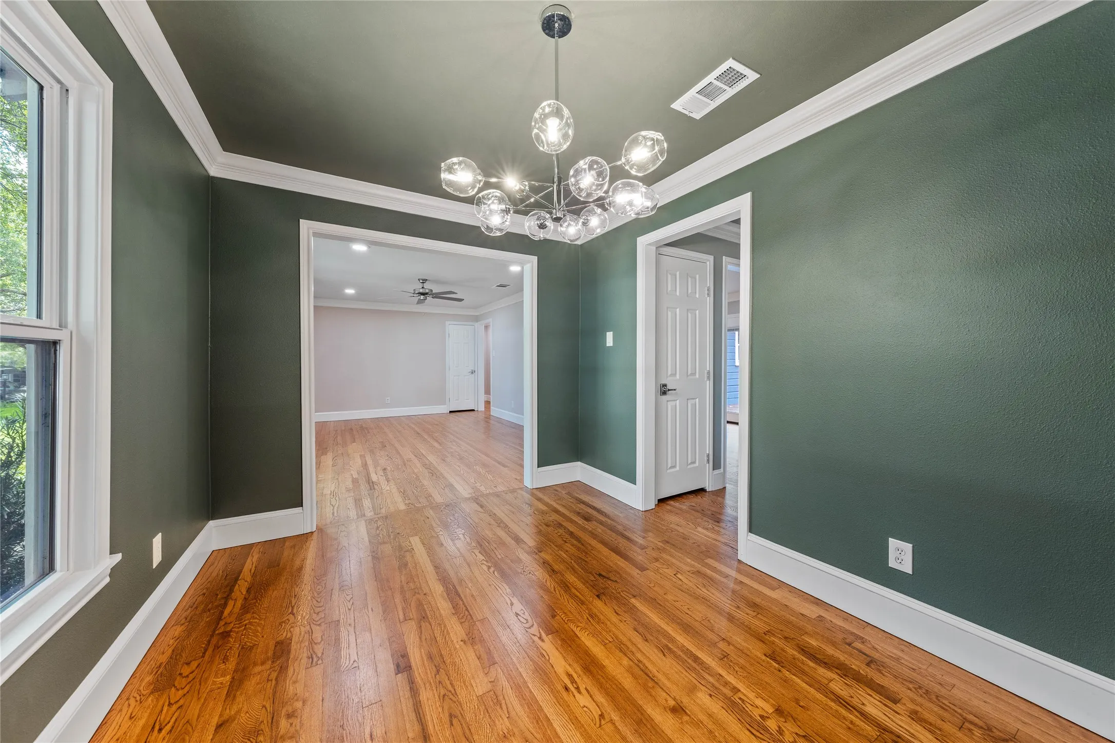 Single Family Residence For Sale in Mc Lennan County , 4104 Austin Avenue, Waco, Texas 76710, 3 Bedroom, 2 Bathroom, 1 Garage spaces, 1,858 Sqft, built in 1950, mls#21327060, Real Estate Agent in Waco, Homes For Sale in Mc Lennan county, Homes For Sale in Waco, Realtor in Waco Texas, Real Estate Brokerage Independent Realty Texas, Luminita Cordes Realtor