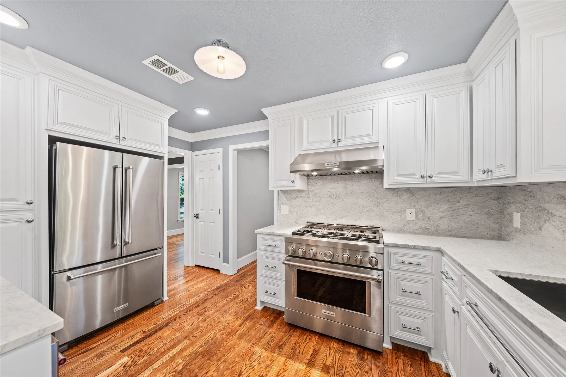 Single Family Residence For Sale in Mc Lennan County , 4104 Austin Avenue, Waco, Texas 76710, 3 Bedroom, 2 Bathroom, 1 Garage spaces, 1,858 Sqft, built in 1950, mls#21327060, Real Estate Agent in Waco, Homes For Sale in Mc Lennan county, Homes For Sale in Waco, Realtor in Waco Texas, Real Estate Brokerage Independent Realty Texas, Luminita Cordes Realtor